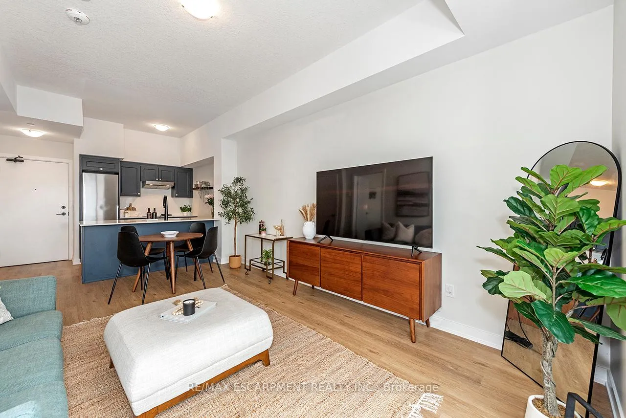 Photo 15 of Unit 606, 600 North Service Road, Hamilton, Lakeshore — HOMEH
