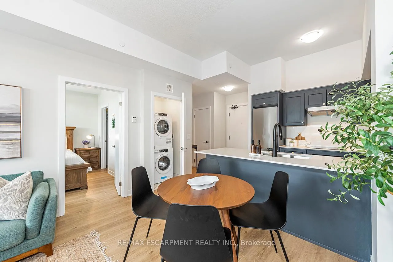 Photo 17 of Unit 606, 600 North Service Road, Hamilton, Lakeshore — HOMEH