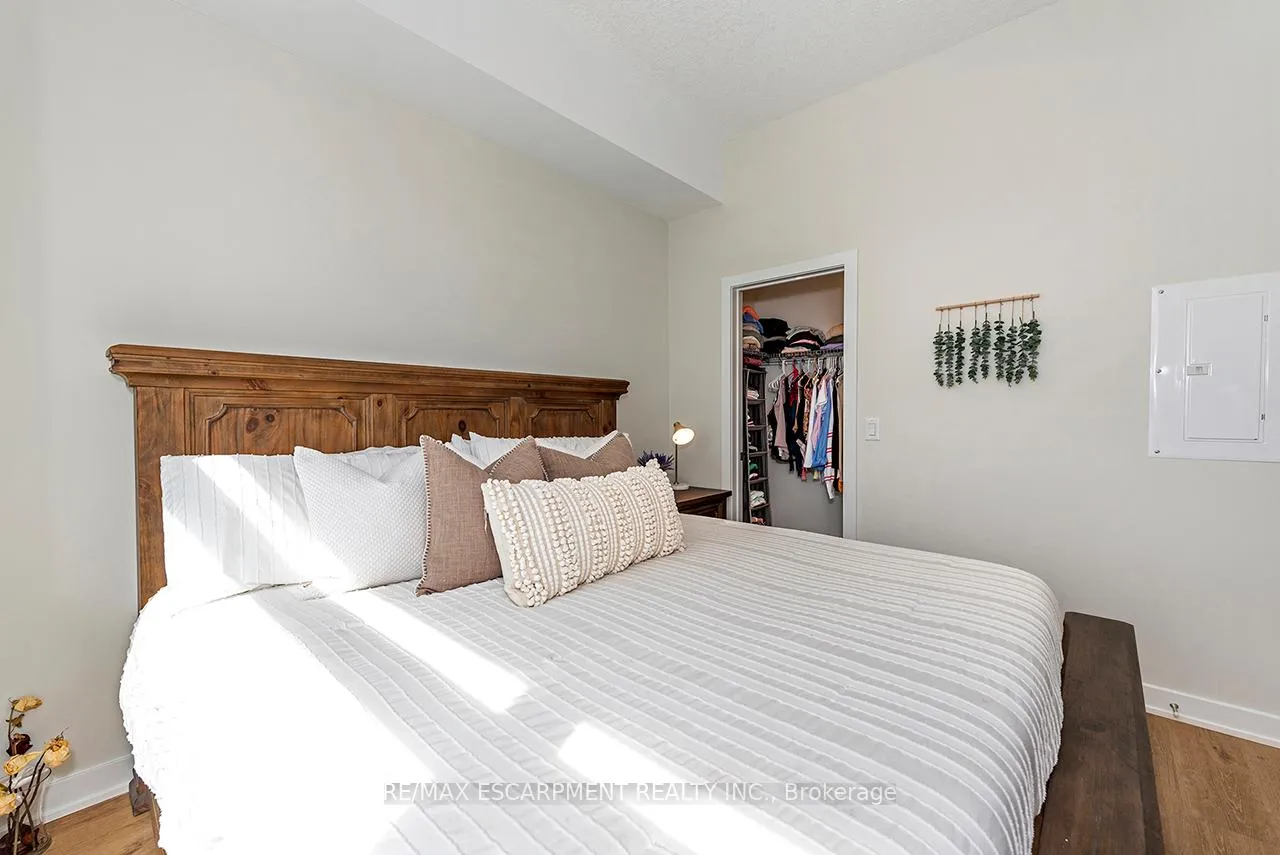 Photo 23 of Unit 606, 600 North Service Road, Hamilton, Lakeshore — HOMEH