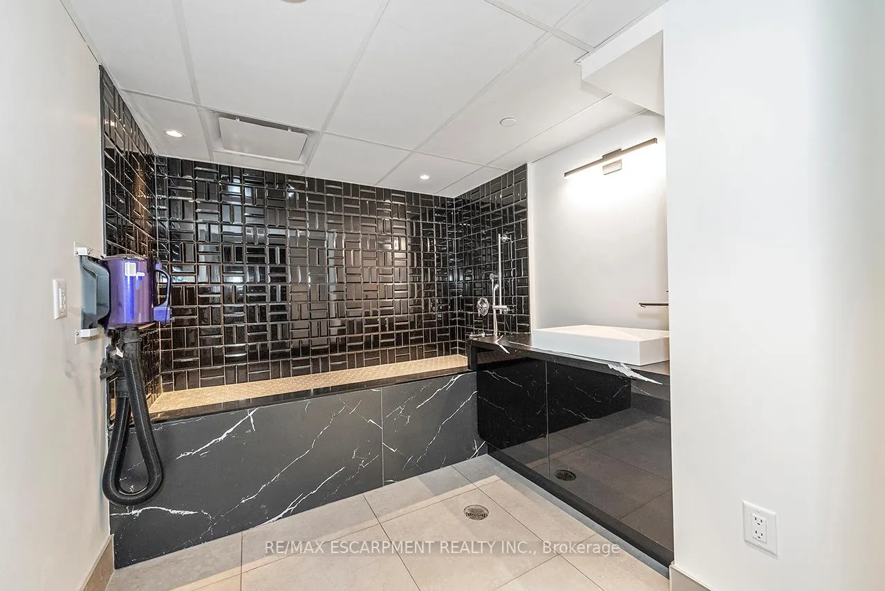 Photo 48 of Unit 606, 600 North Service Road, Hamilton, Lakeshore — HOMEH