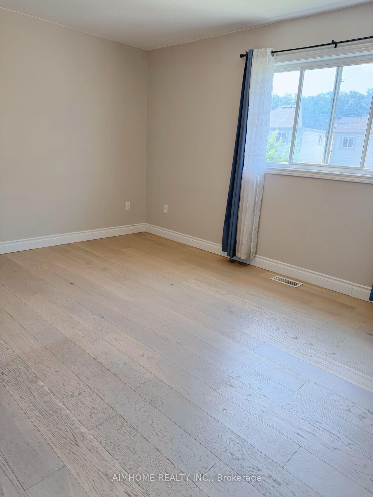 Photo 4 of 22 Villers Street, Barrie, Edgehill Drive — HOMEH
