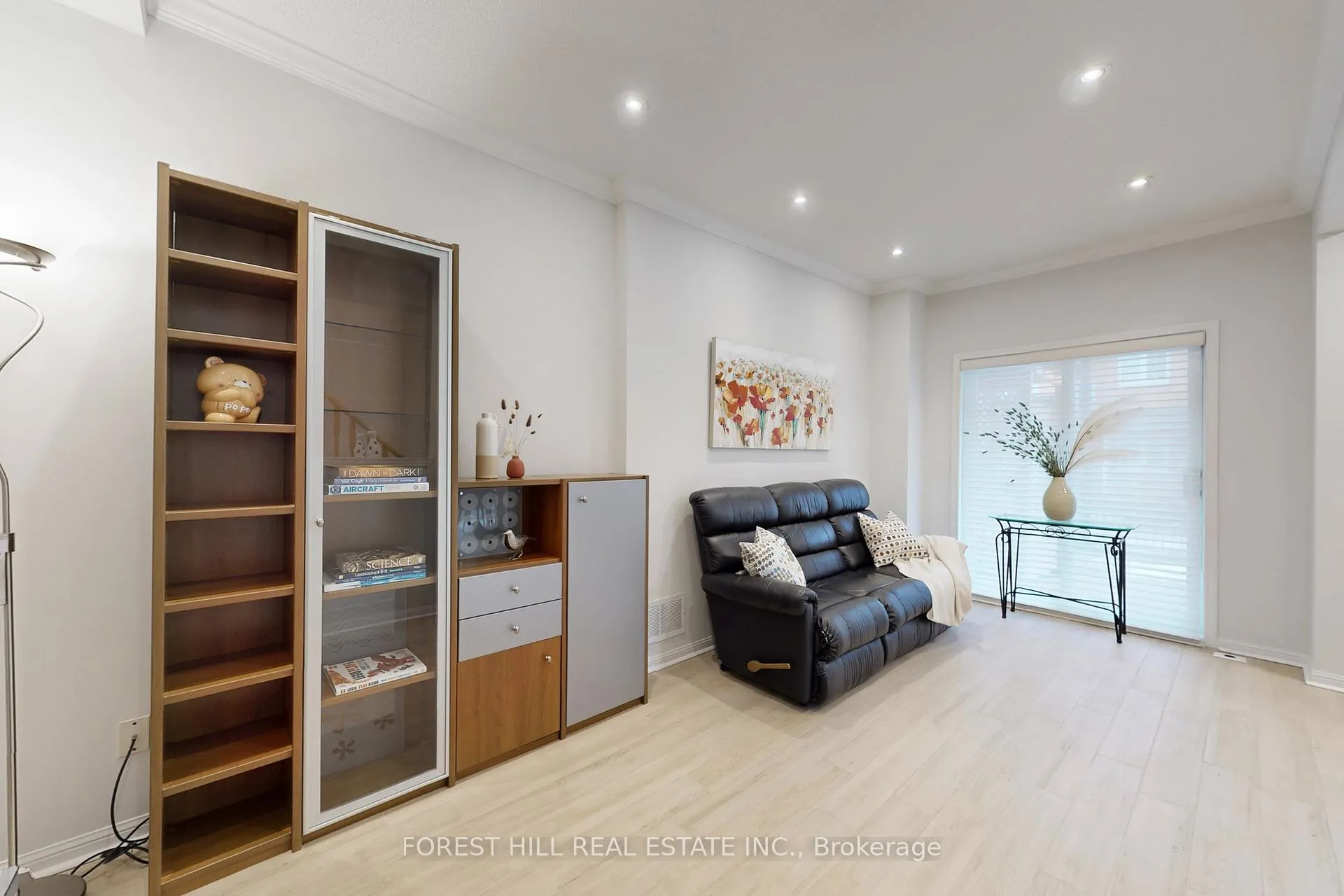Photo 4 of Unit 01, 23 St.Moritz Way, Markham, Unionville — HOMEH