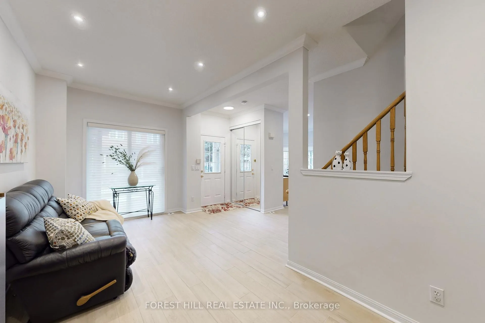 Photo 6 of Unit 01, 23 St.Moritz Way, Markham, Unionville — HOMEH