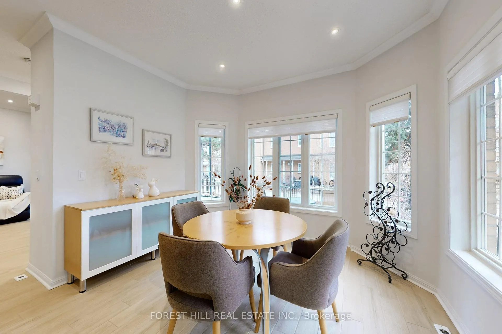 Photo 10 of Unit 01, 23 St.Moritz Way, Markham, Unionville — HOMEH