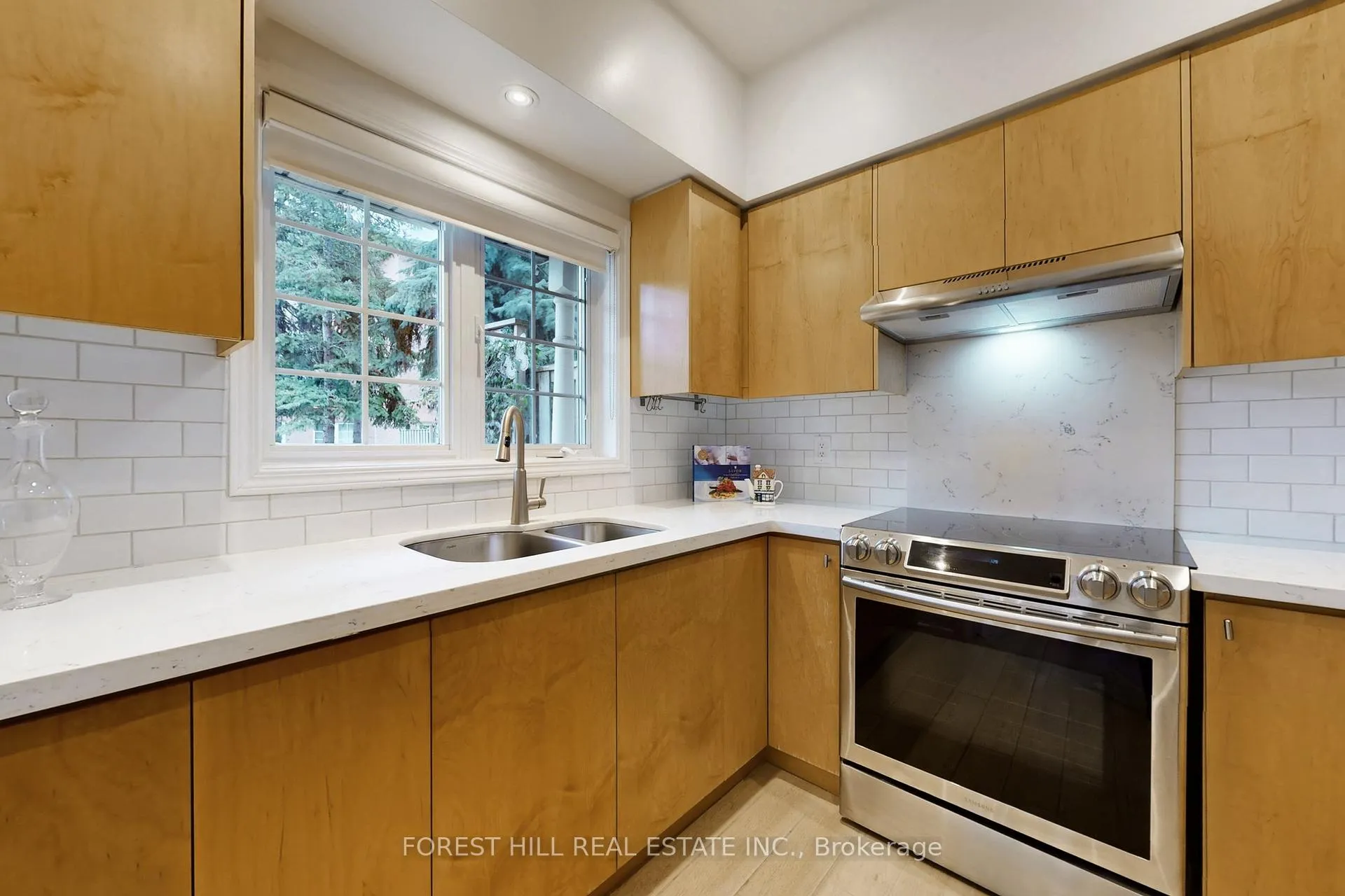Photo 11 of Unit 01, 23 St.Moritz Way, Markham, Unionville — HOMEH