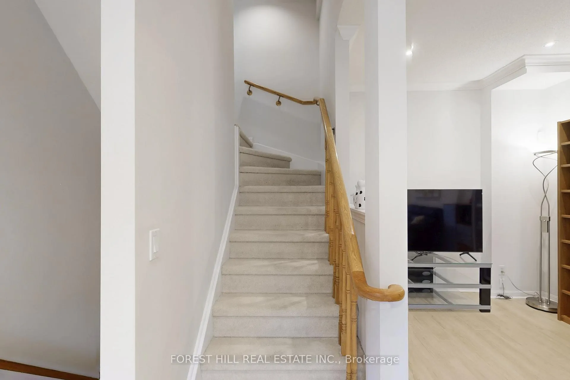 Photo 13 of Unit 01, 23 St.Moritz Way, Markham, Unionville — HOMEH