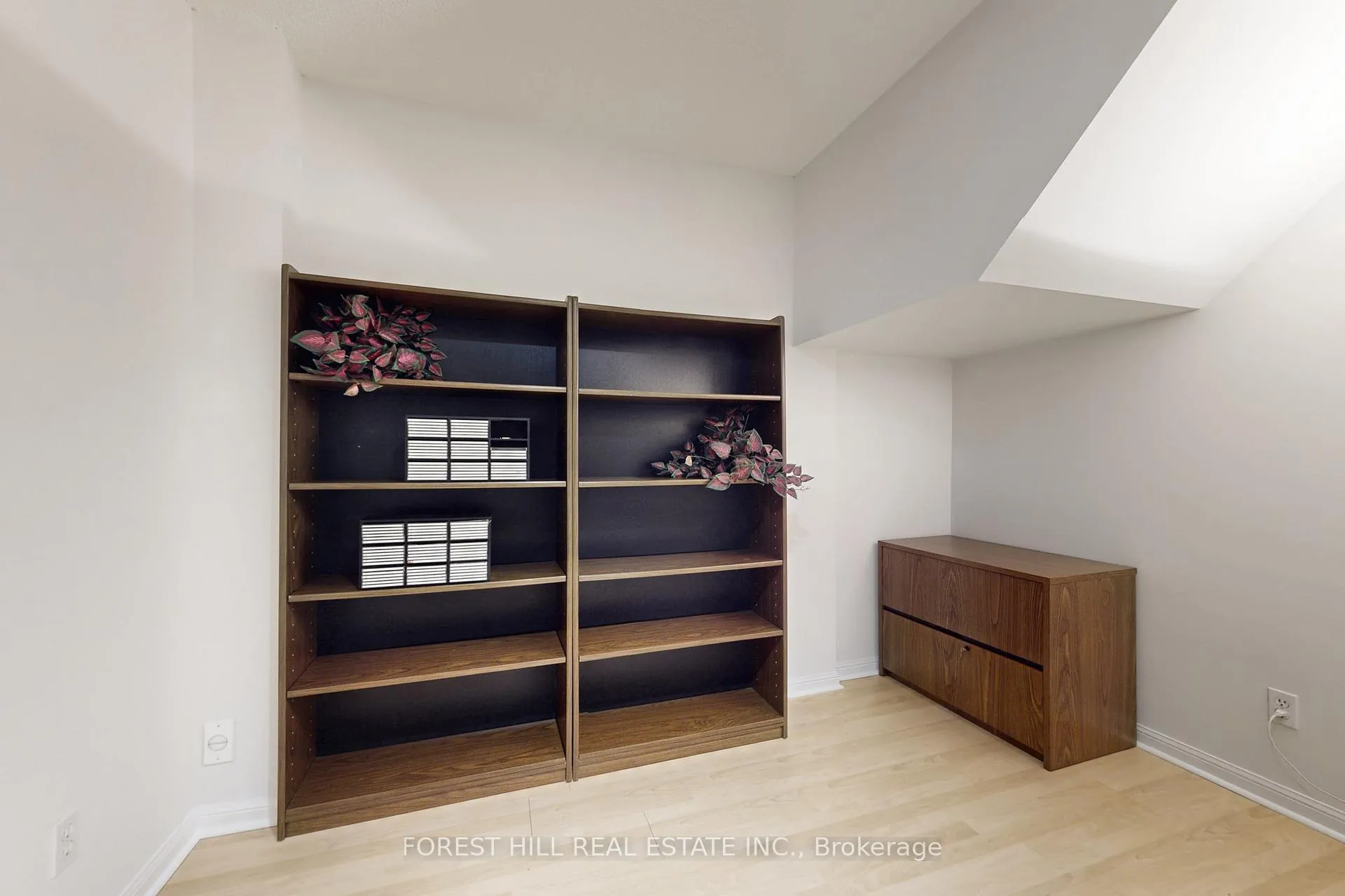 Photo 37 of Unit 01, 23 St.Moritz Way, Markham, Unionville — HOMEH