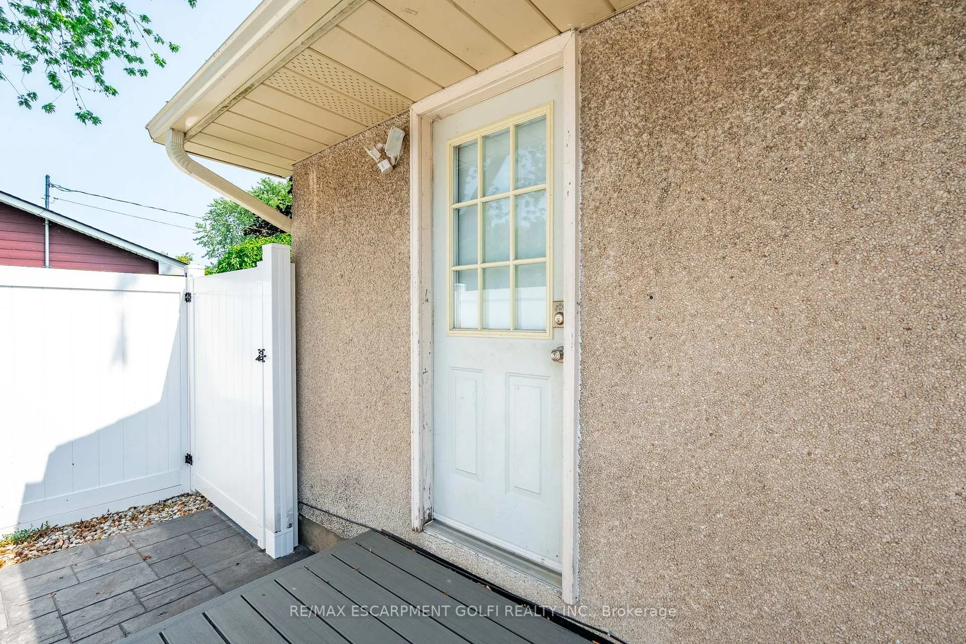 Photo 2 of Unit B, 10 Draper Drive, St. Catharines, Vine/Linwell — HOMEH