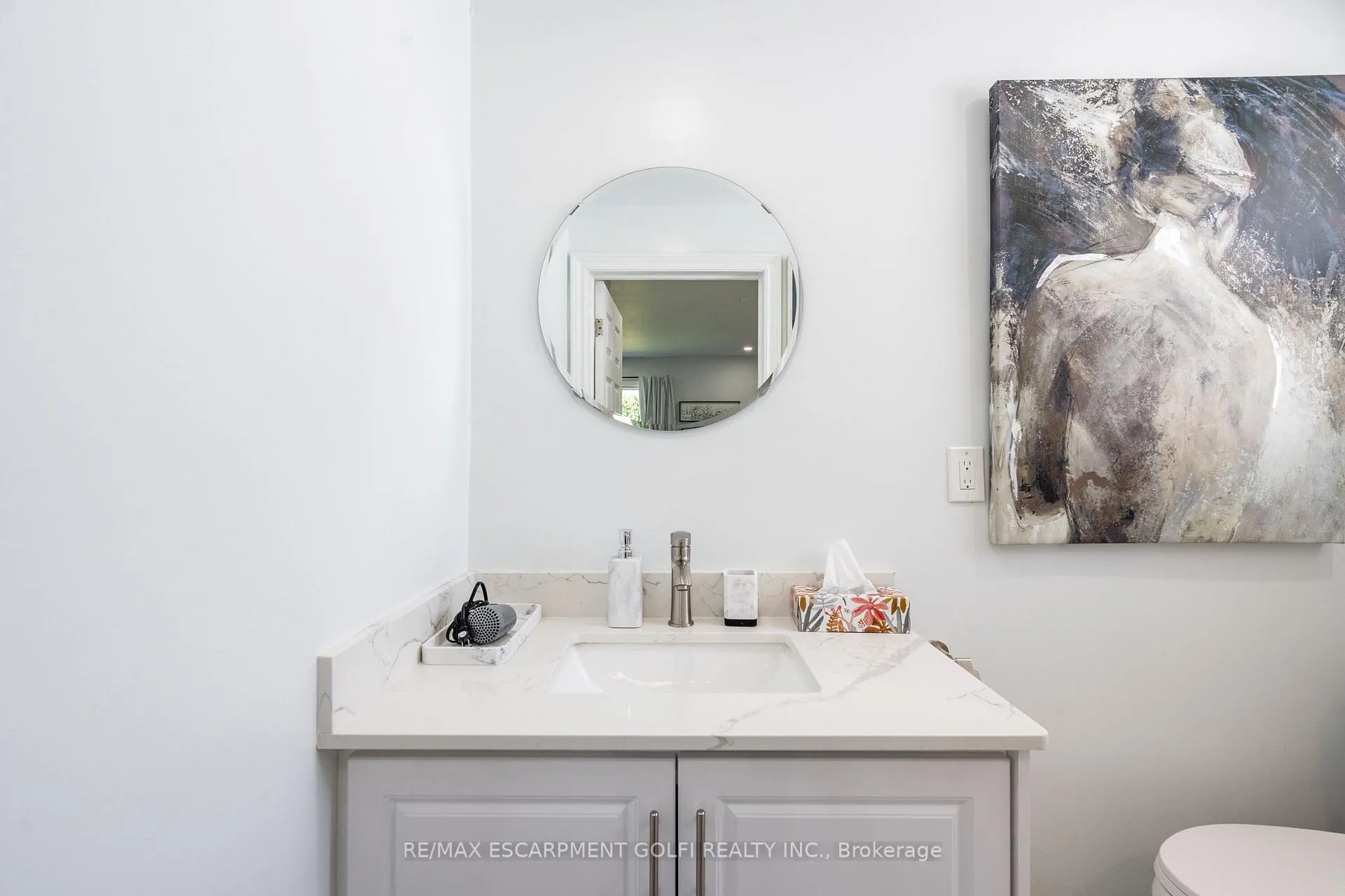 Photo 8 of Unit B, 10 Draper Drive, St. Catharines, Vine/Linwell — HOMEH