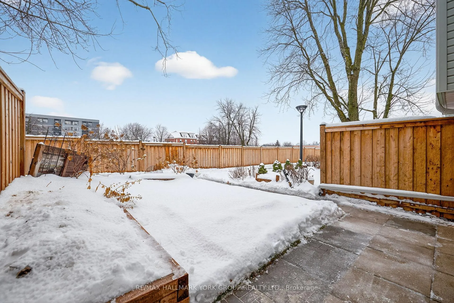 Photo 5 of Unit 33, 169 Milestone Crescent, Aurora, Aurora Village — HOMEH