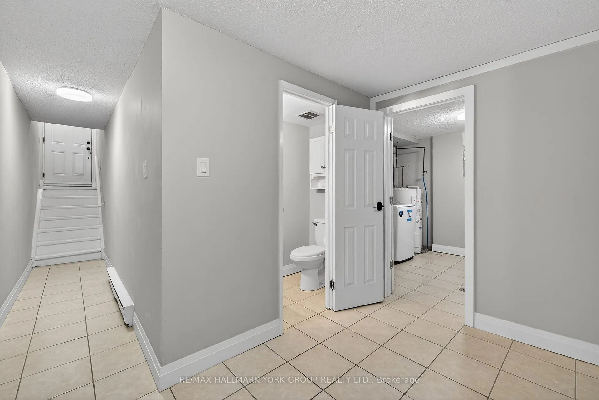 Photo 8 of Unit 33, 169 Milestone Crescent, Aurora, Aurora Village — HOMEH