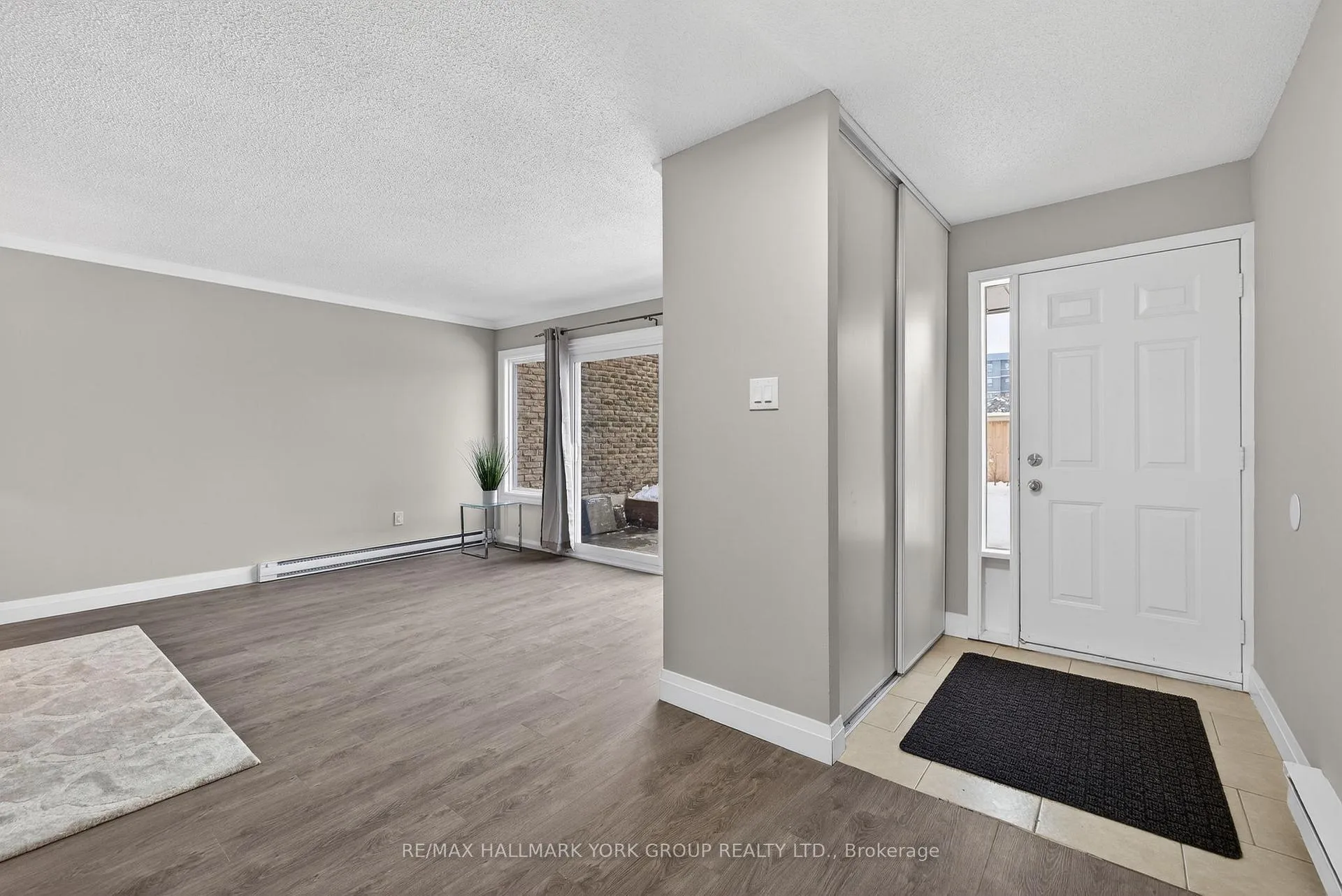 Photo 13 of Unit 33, 169 Milestone Crescent, Aurora, Aurora Village — HOMEH