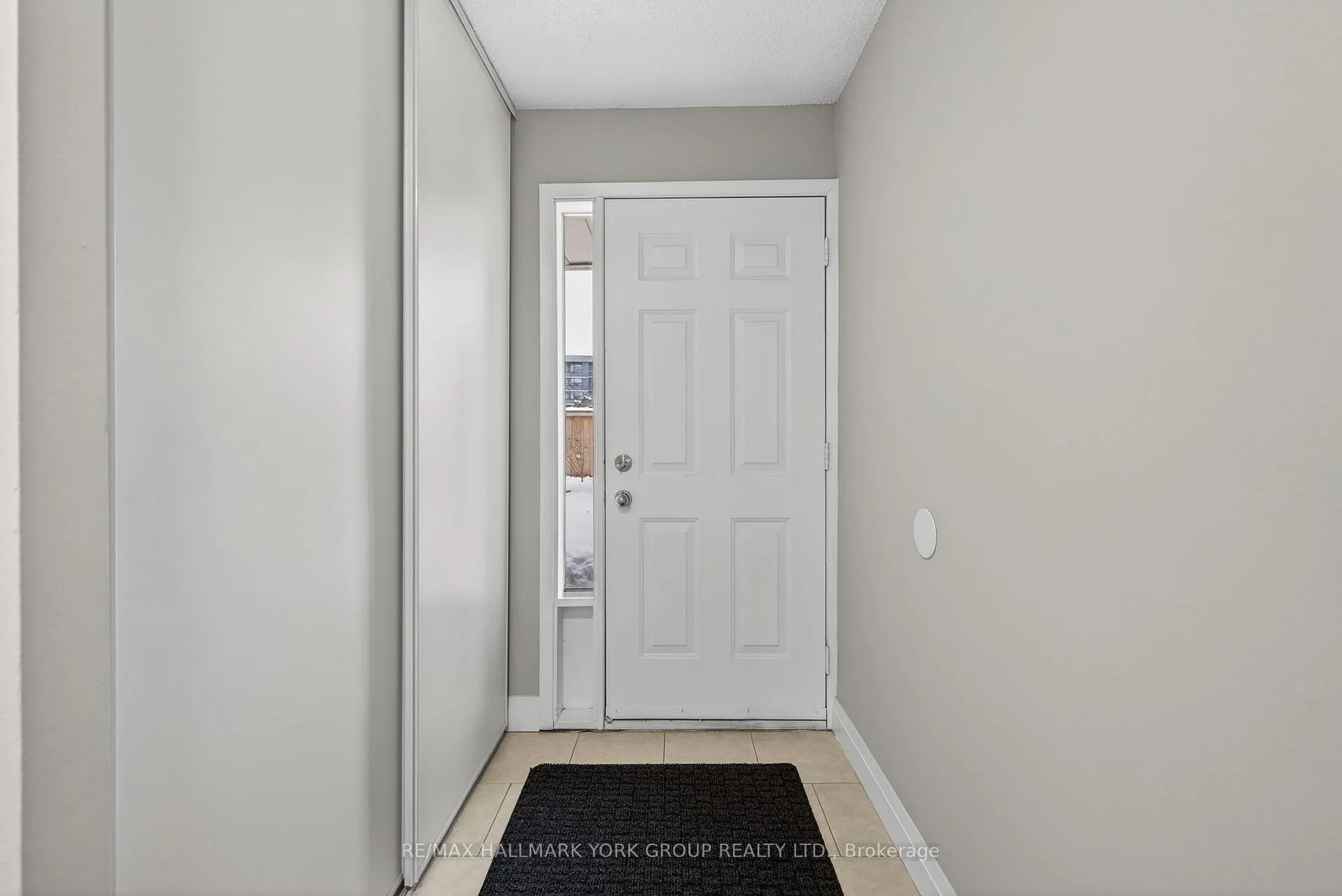 Photo 14 of Unit 33, 169 Milestone Crescent, Aurora, Aurora Village — HOMEH