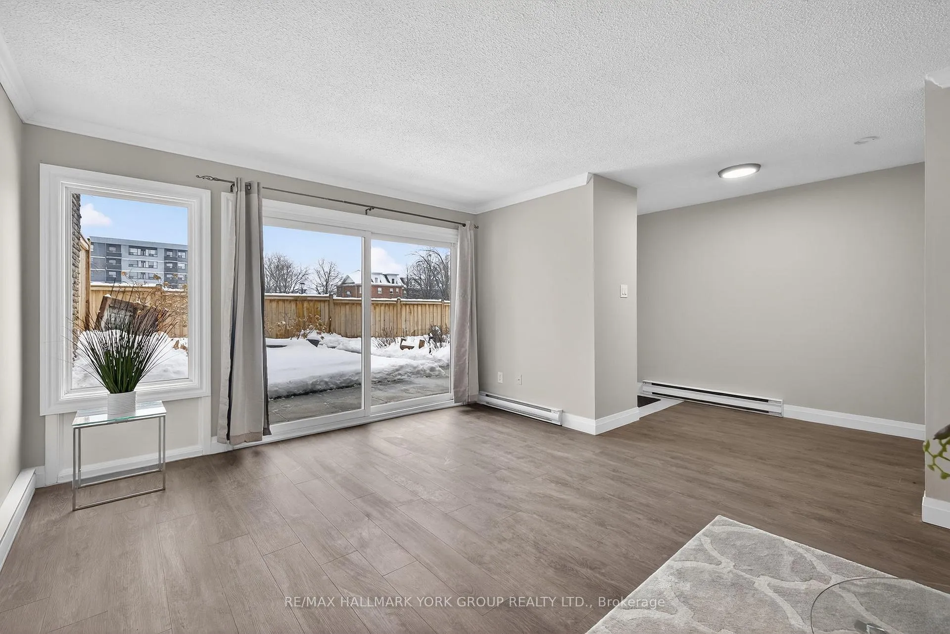 Photo 16 of Unit 33, 169 Milestone Crescent, Aurora, Aurora Village — HOMEH