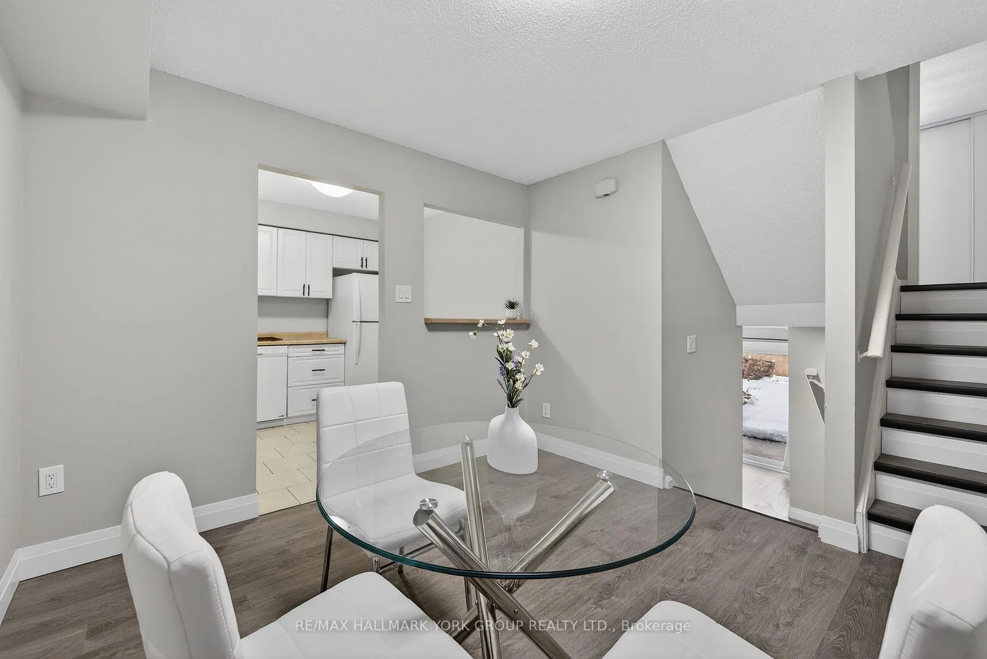 Photo 21 of Unit 33, 169 Milestone Crescent, Aurora, Aurora Village — HOMEH