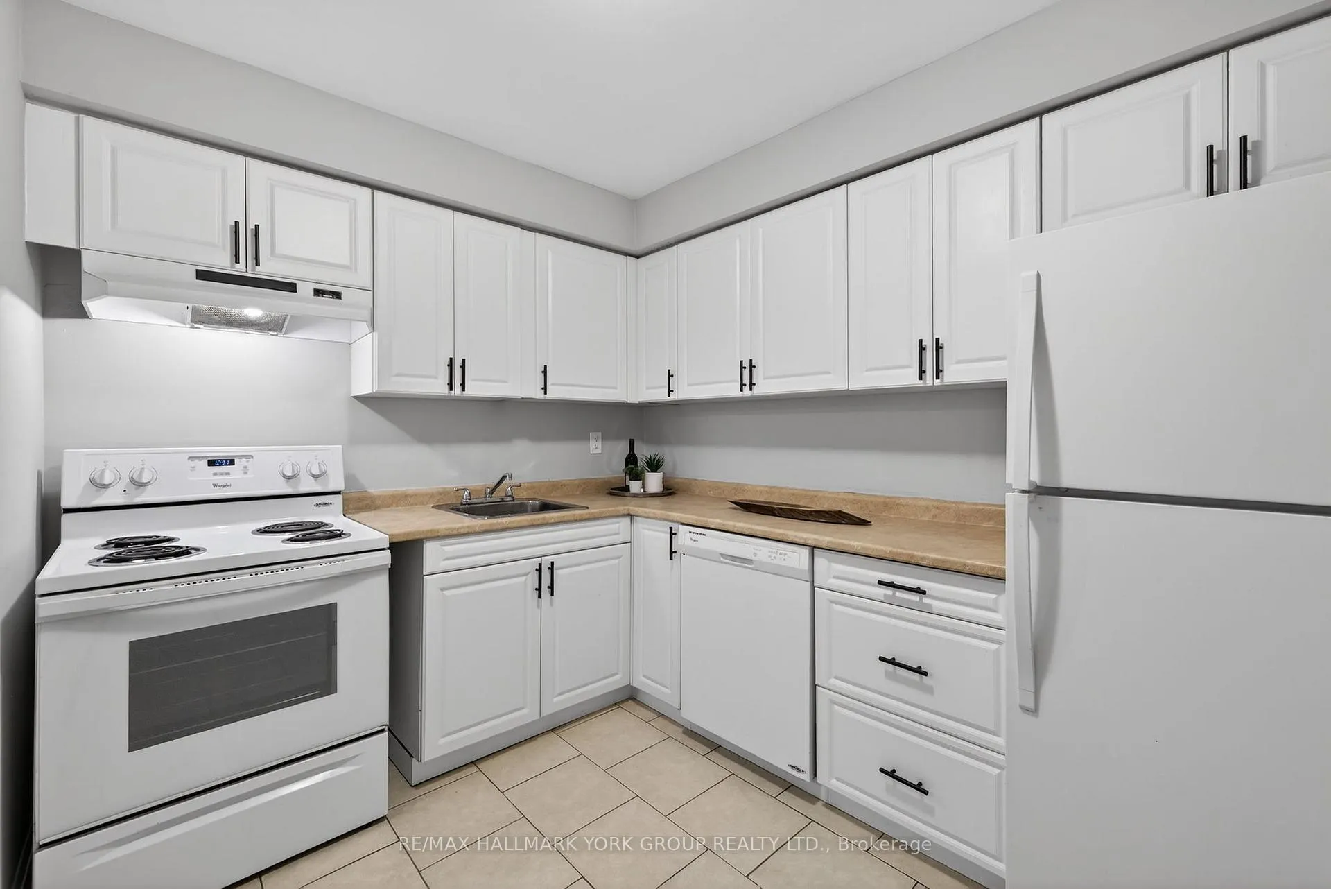 Photo 22 of Unit 33, 169 Milestone Crescent, Aurora, Aurora Village — HOMEH