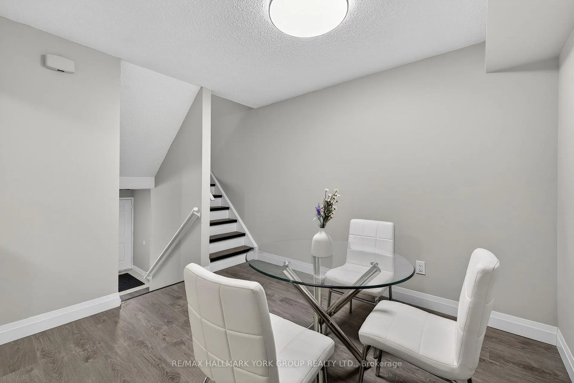 Photo 23 of Unit 33, 169 Milestone Crescent, Aurora, Aurora Village — HOMEH