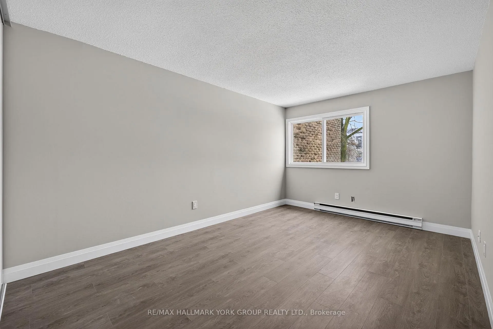 Photo 27 of Unit 33, 169 Milestone Crescent, Aurora, Aurora Village — HOMEH