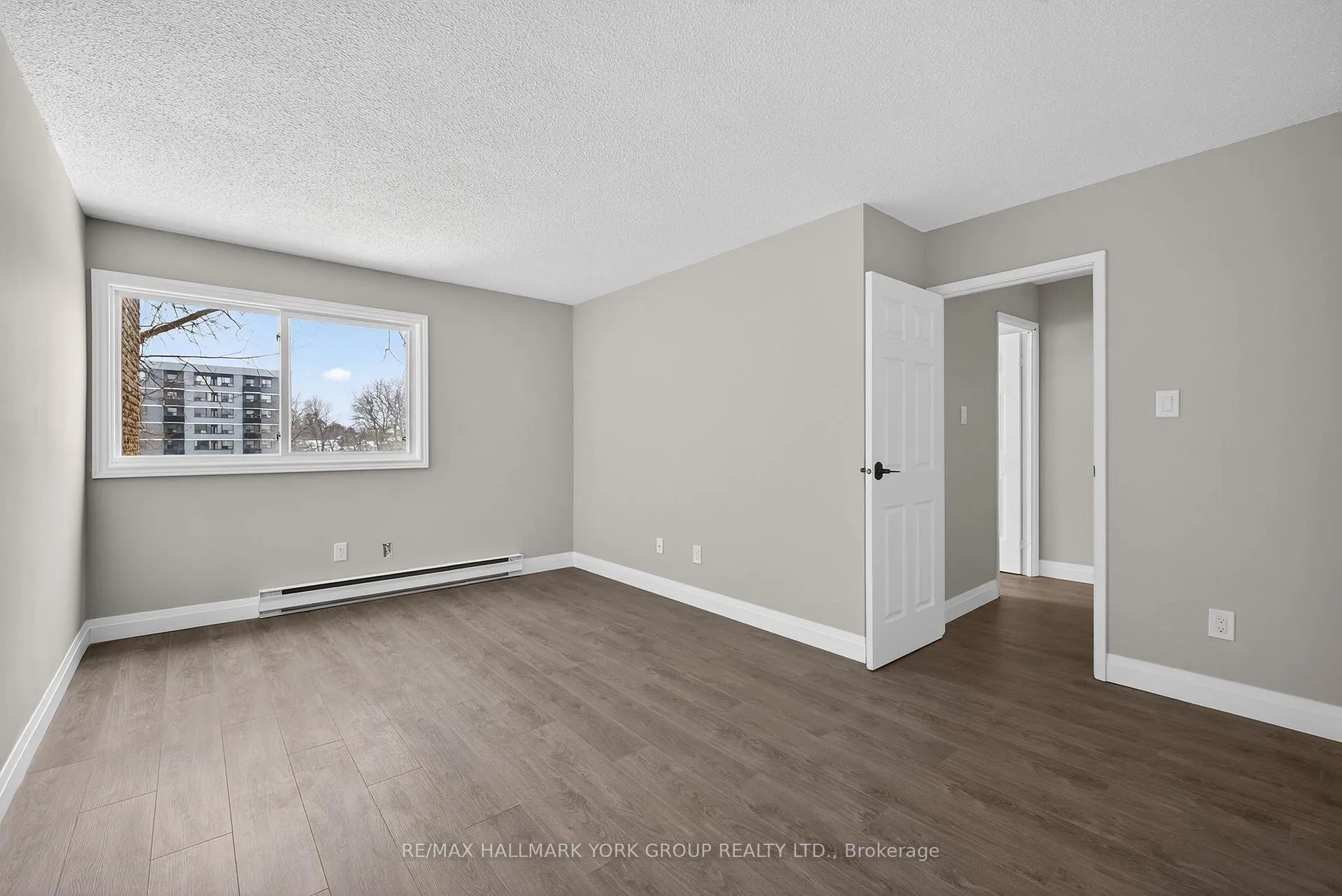Photo 28 of Unit 33, 169 Milestone Crescent, Aurora, Aurora Village — HOMEH