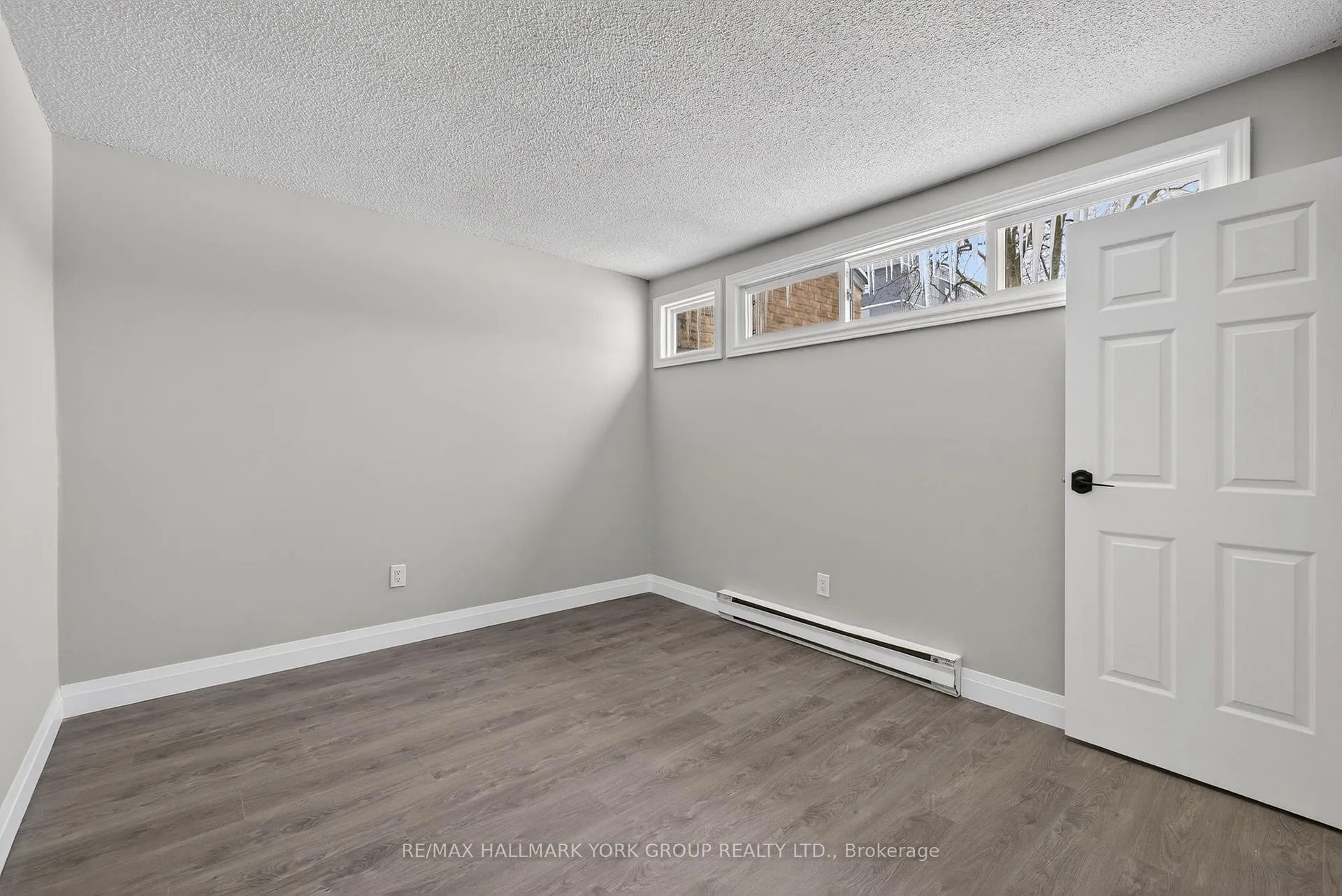 Photo 31 of Unit 33, 169 Milestone Crescent, Aurora, Aurora Village — HOMEH