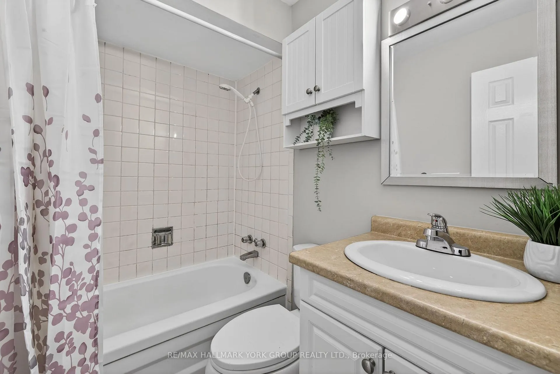 Photo 32 of Unit 33, 169 Milestone Crescent, Aurora, Aurora Village — HOMEH
