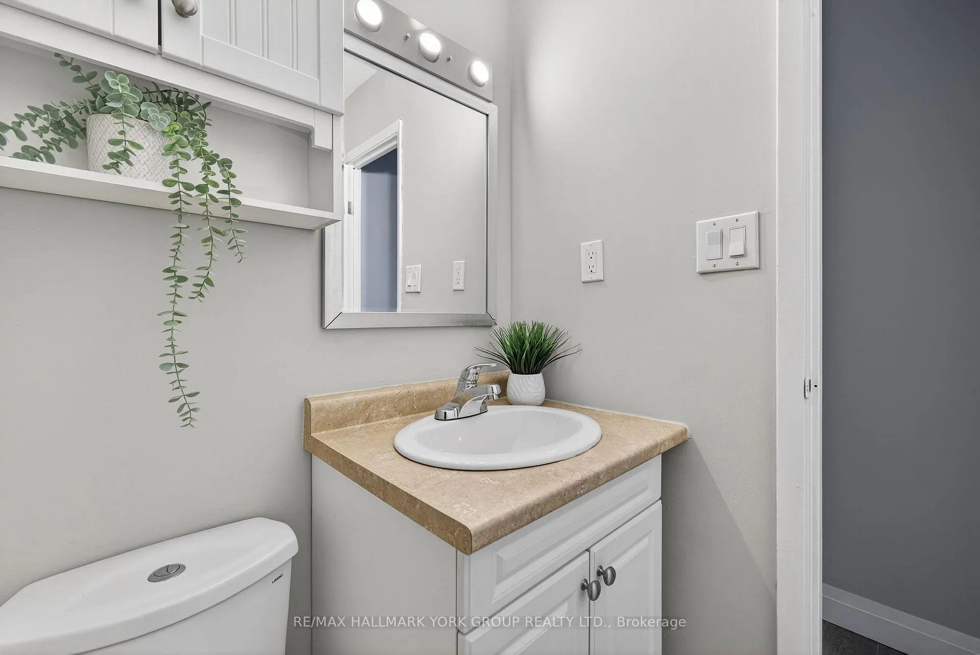 Photo 33 of Unit 33, 169 Milestone Crescent, Aurora, Aurora Village — HOMEH