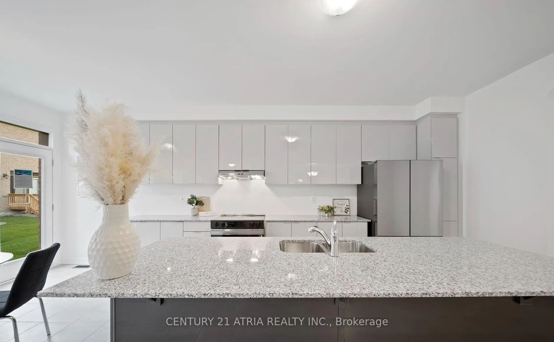 Photo 3 of 1408 Mockingbird Square, Pickering, Rural Pickering — HOMEH