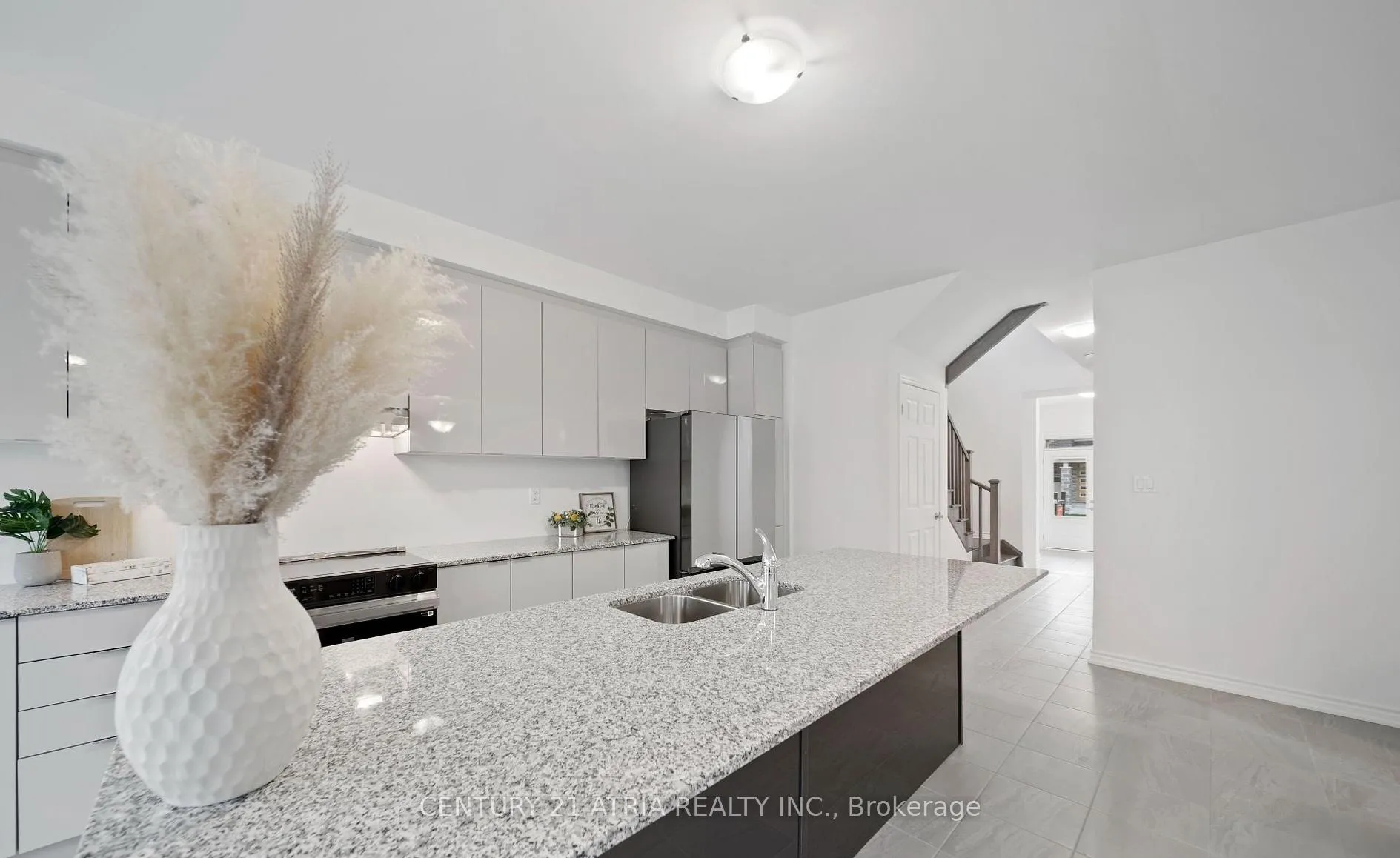 Photo 5 of 1408 Mockingbird Square, Pickering, Rural Pickering — HOMEH
