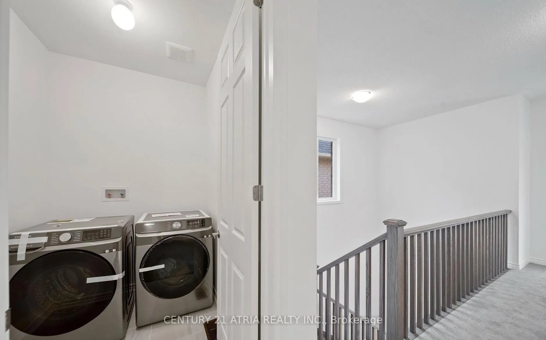 Photo 19 of 1408 Mockingbird Square, Pickering, Rural Pickering — HOMEH