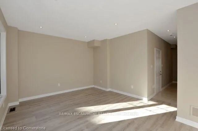 Photo 5 of 21 Walters Lane, Grimsby, Grimsby Beach — HOMEH