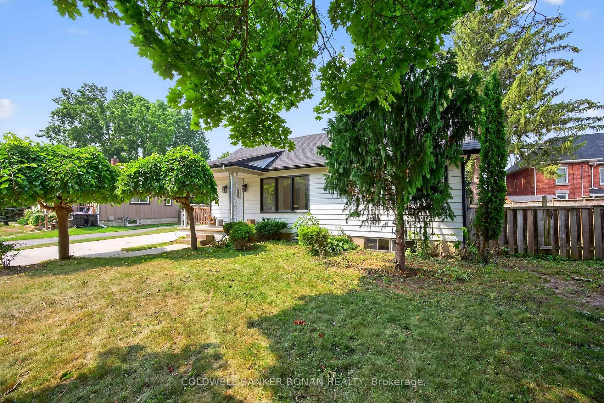 Photo 2 of 180 Wellington Street E, New Tecumseth, Alliston — HOMEH