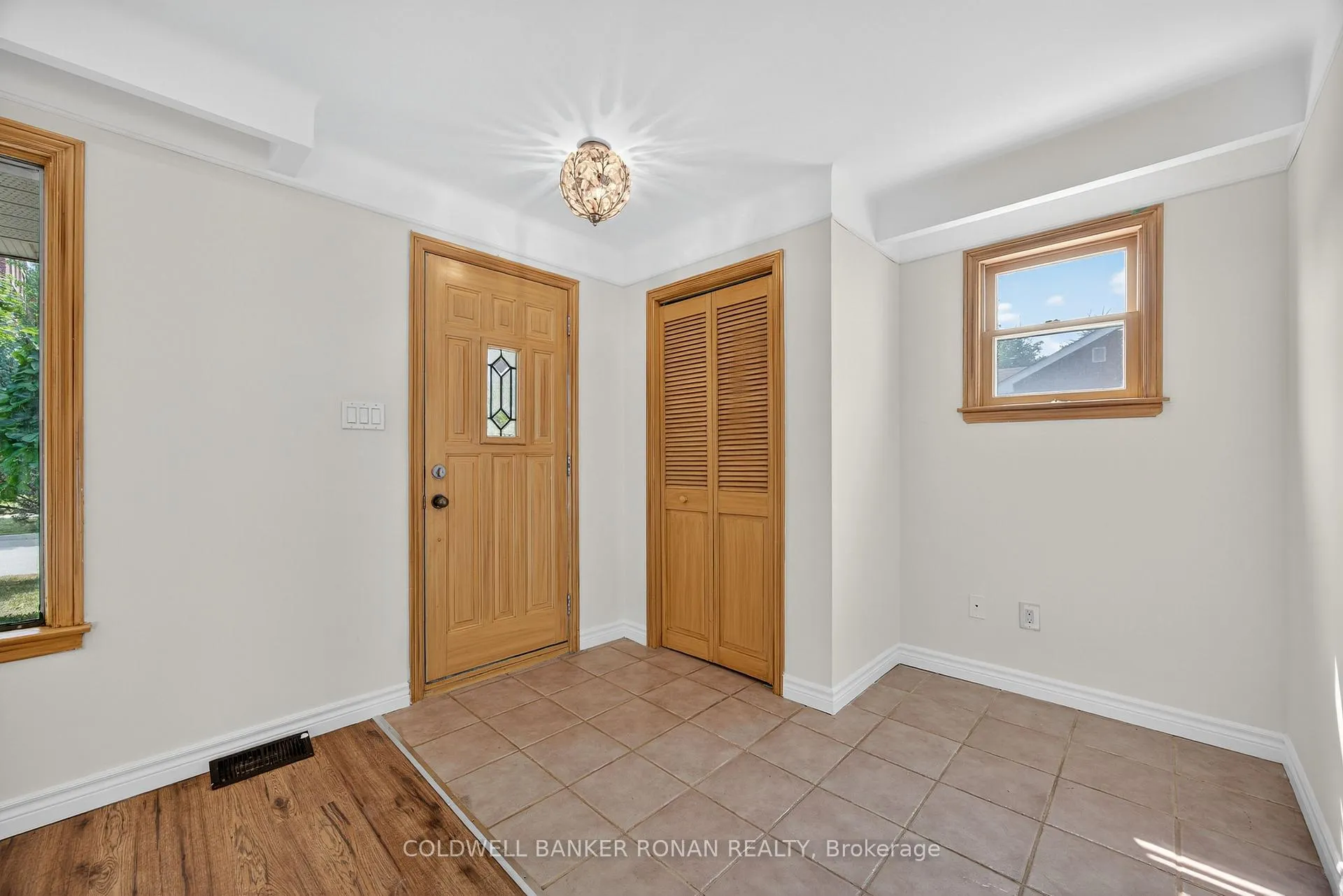 Photo 4 of 180 Wellington Street E, New Tecumseth, Alliston — HOMEH