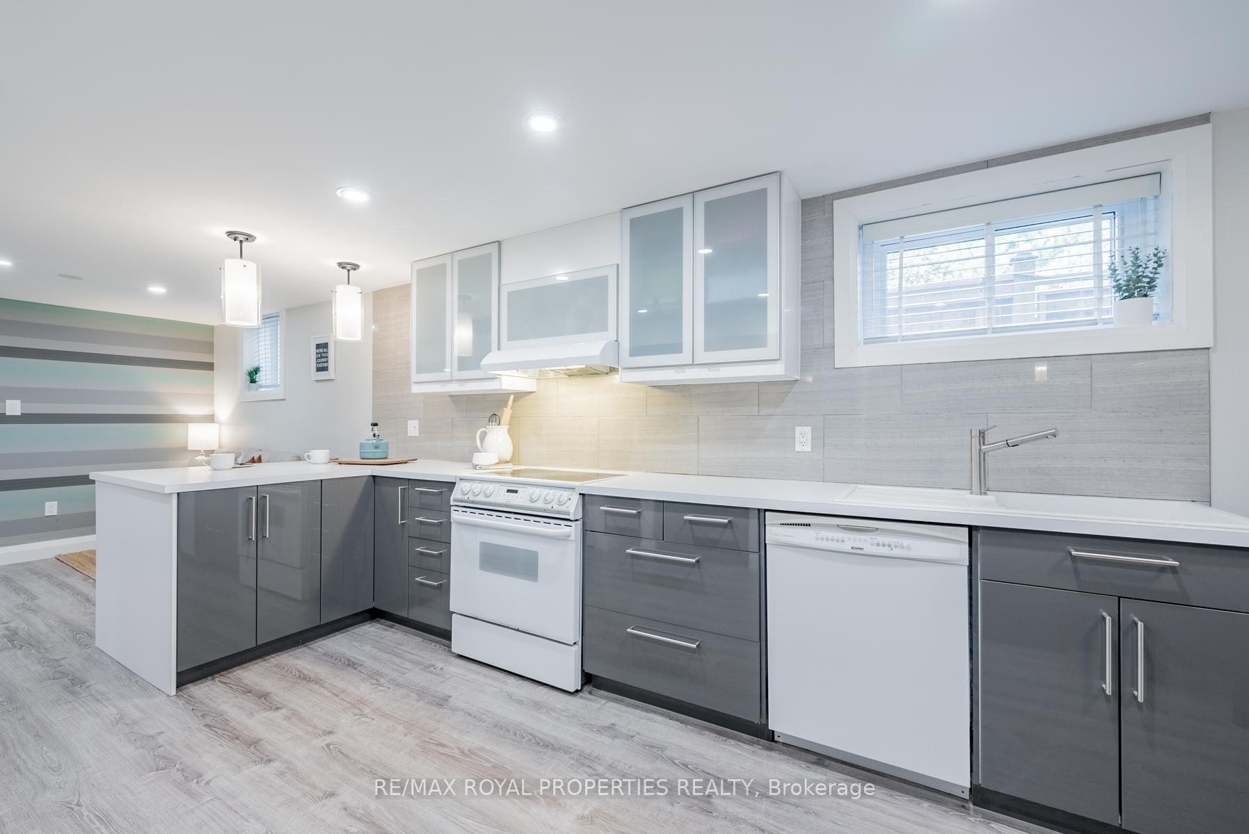 Photo 5 of Unit Bsmt, 11 Cotton Street, Clarington, Bowmanville — HOMEH