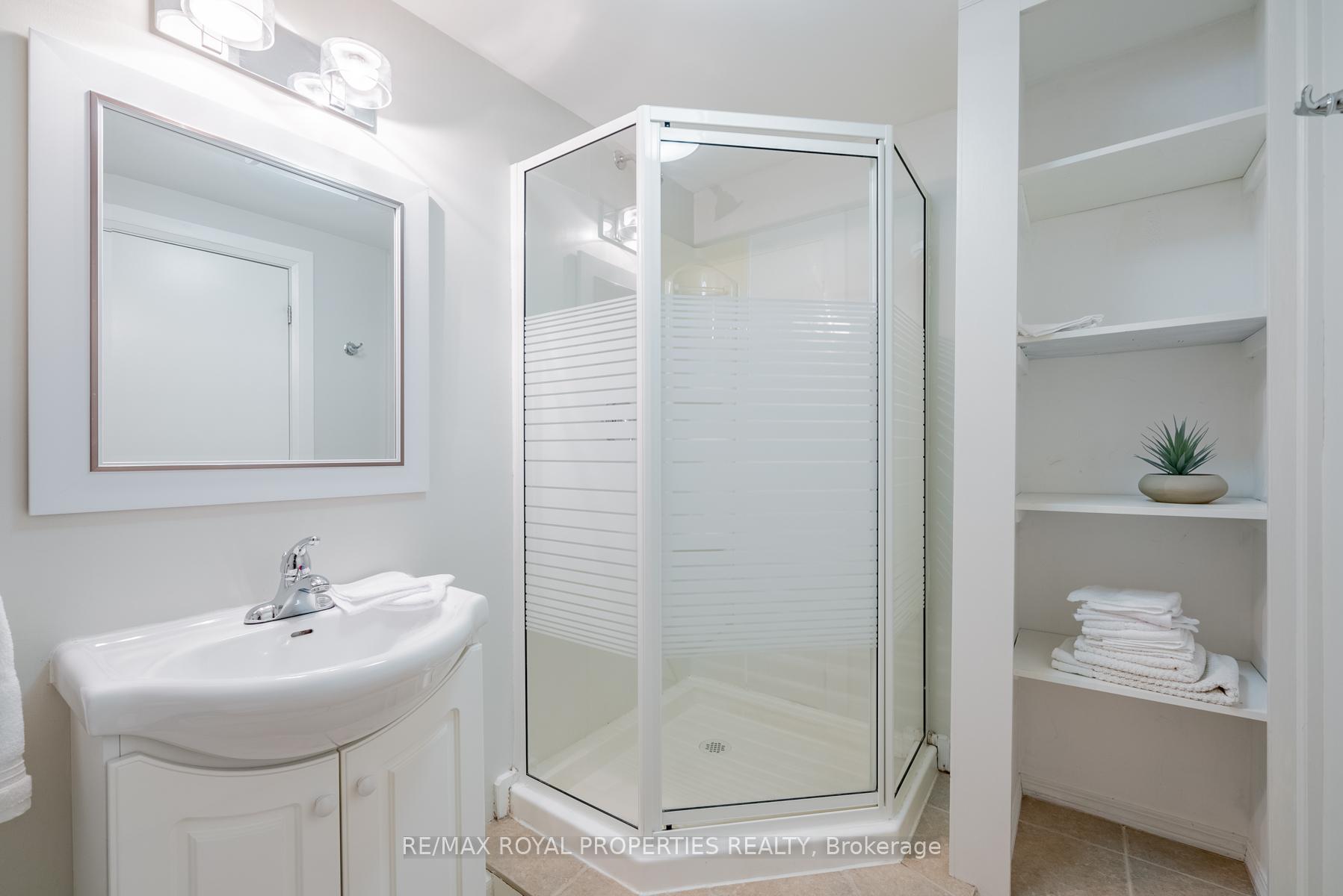 Photo 10 of Unit Bsmt, 11 Cotton Street, Clarington, Bowmanville — HOMEH