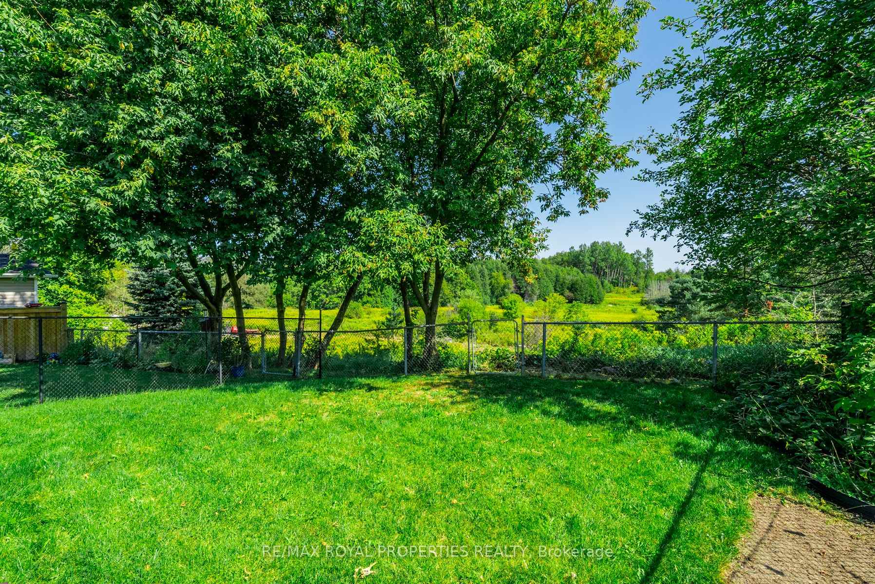 Photo 12 of Unit Bsmt, 11 Cotton Street, Clarington, Bowmanville — HOMEH
