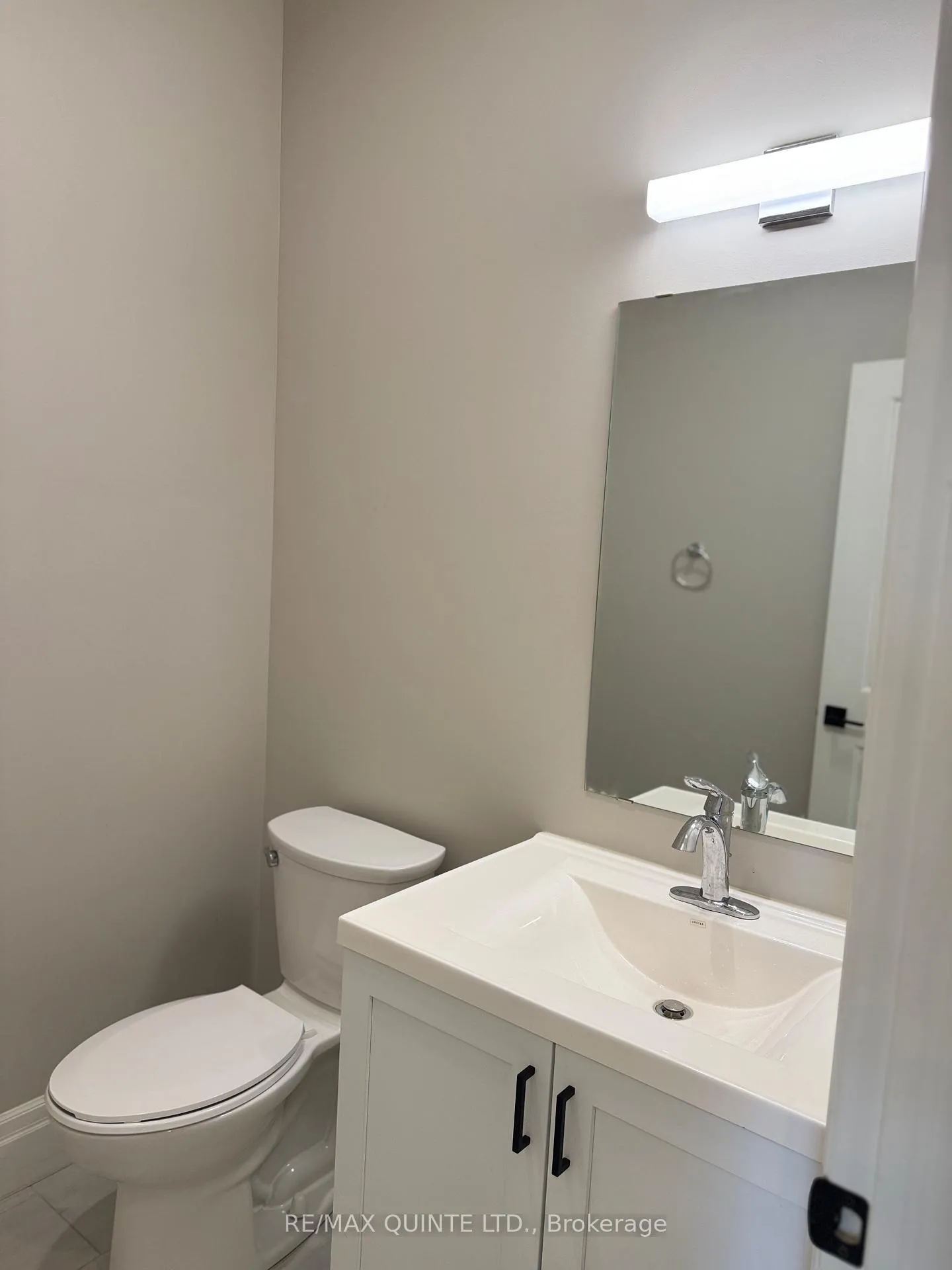Photo 6 of 28 Markland Avenue, Prince Edward County, Picton — HOMEH
