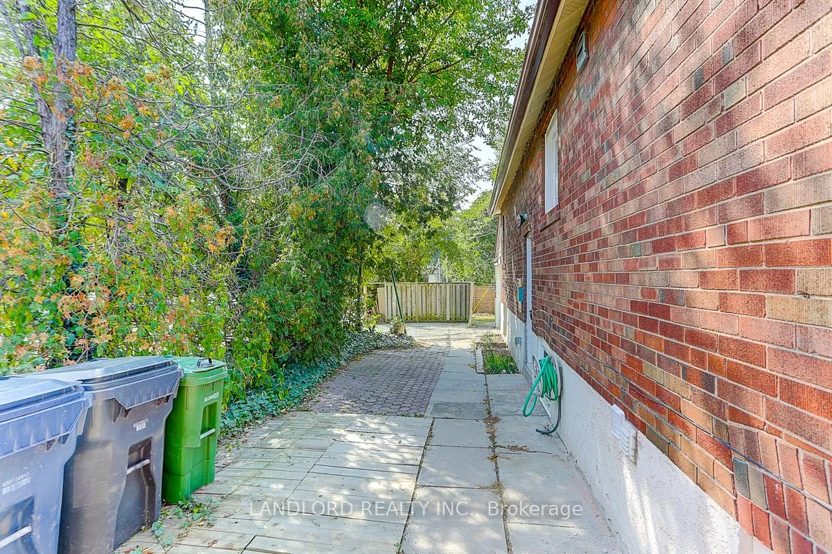 Photo 7 of Unit Lower, 1206 Broadview Avenue, Toronto, Broadview North — HOMEH