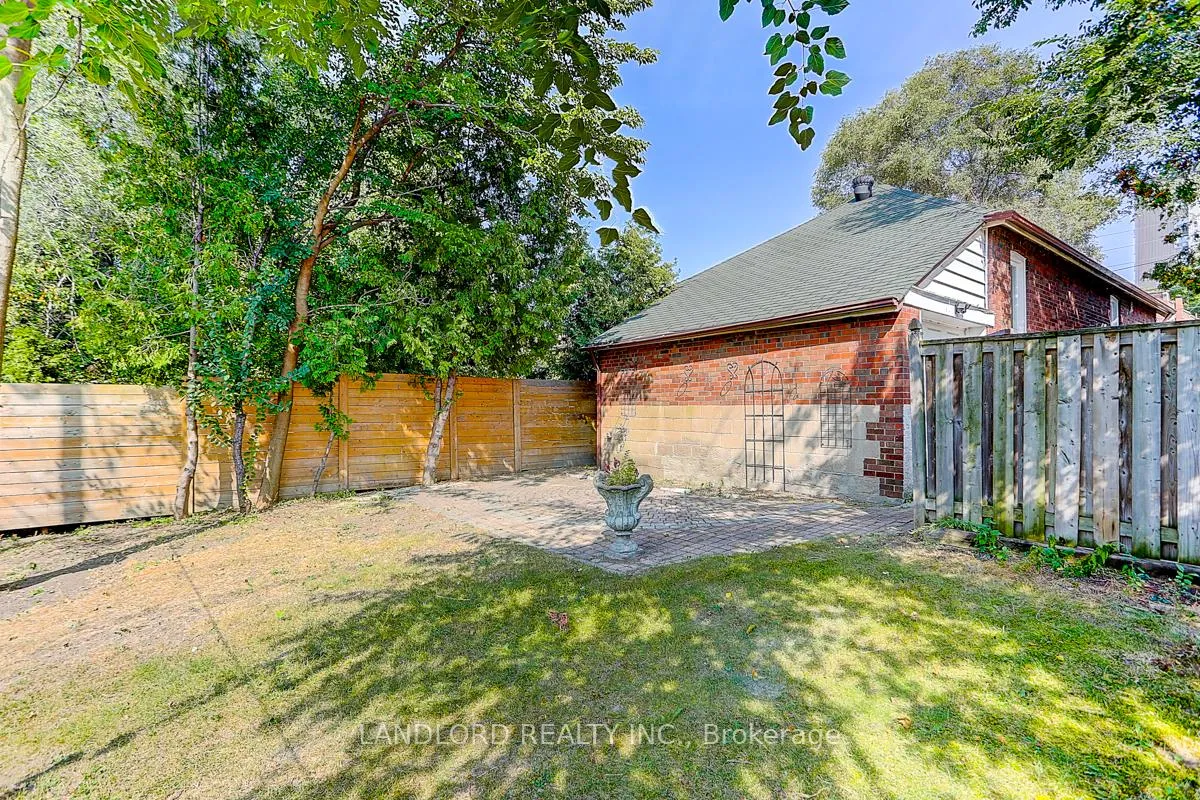 Photo 9 of Unit Lower, 1206 Broadview Avenue, Toronto, Broadview North — HOMEH