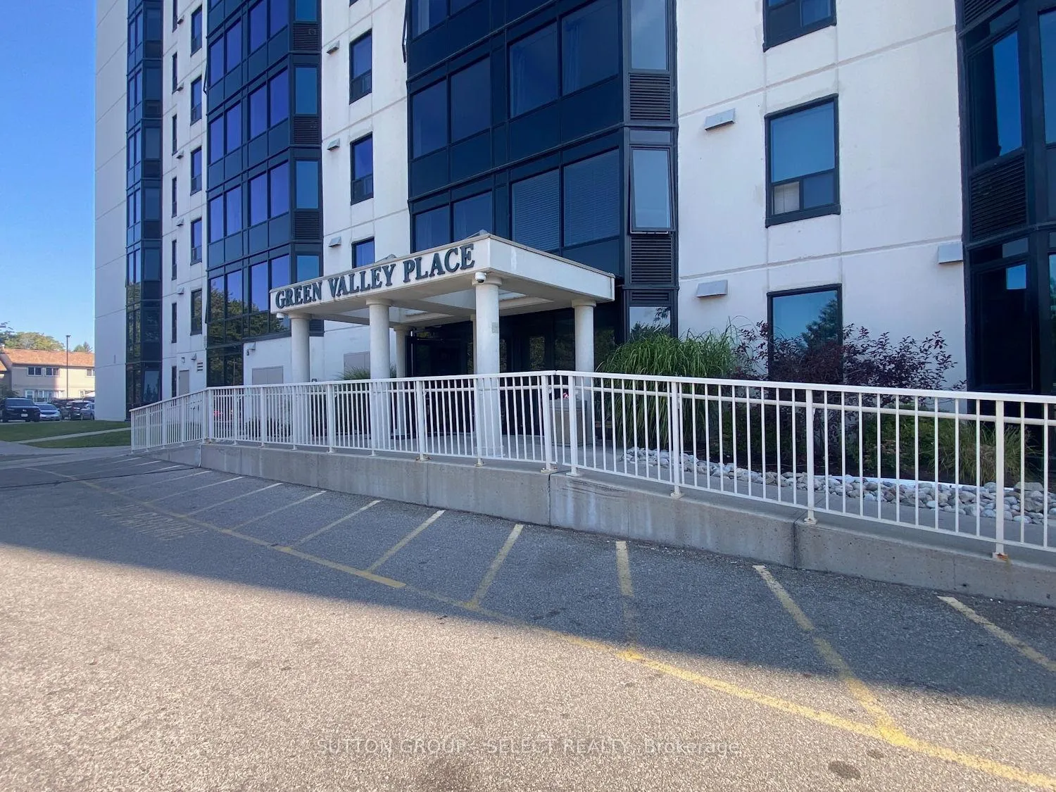 Photo 3 of Unit 409, 35 Green Valley Drive, Kitchener — HOMEH