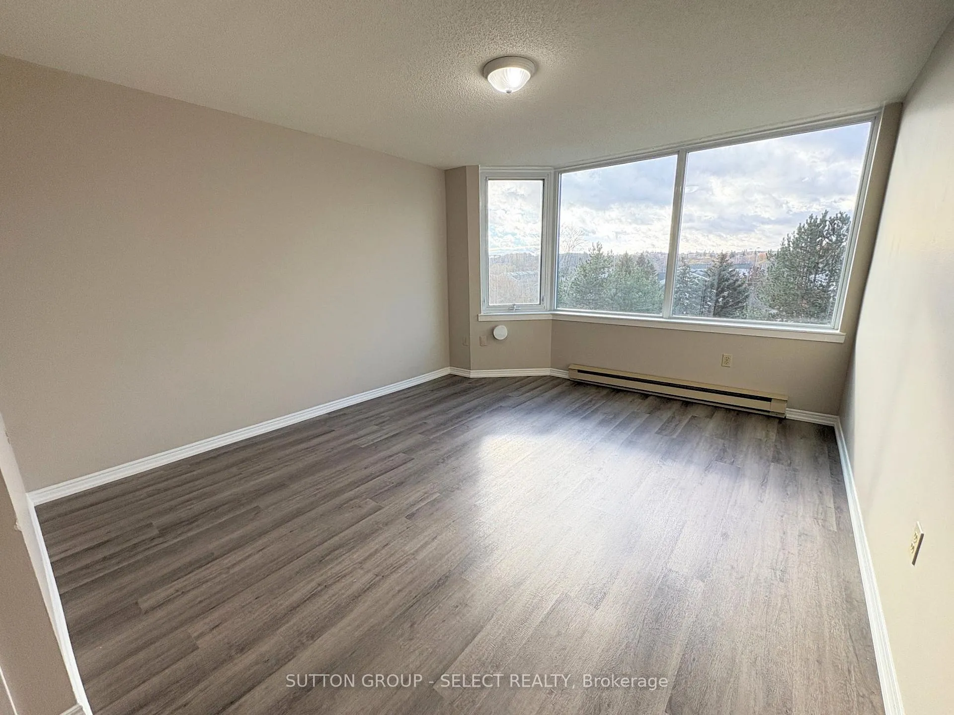 Photo 15 of Unit 409, 35 Green Valley Drive, Kitchener — HOMEH