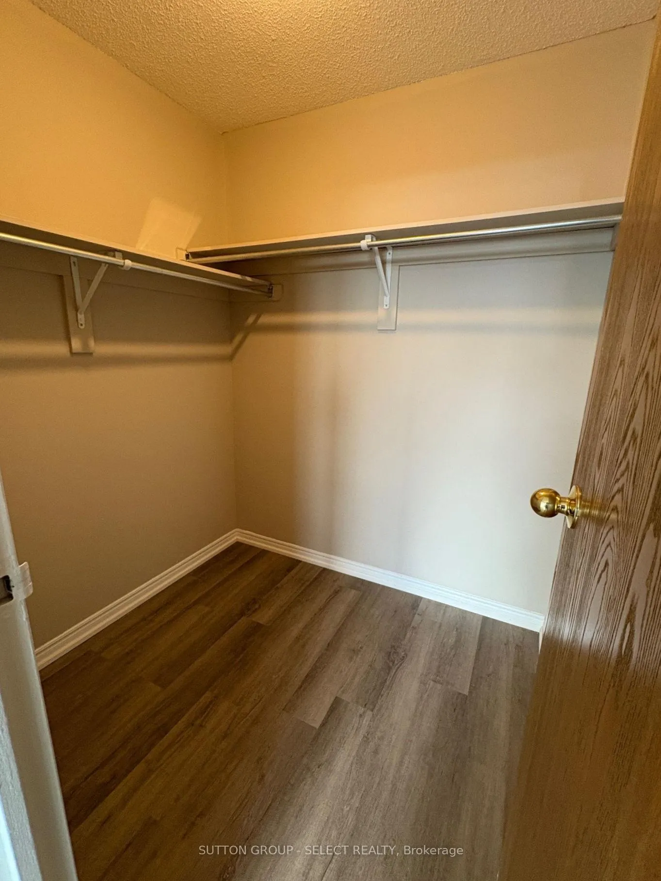 Photo 17 of Unit 409, 35 Green Valley Drive, Kitchener — HOMEH