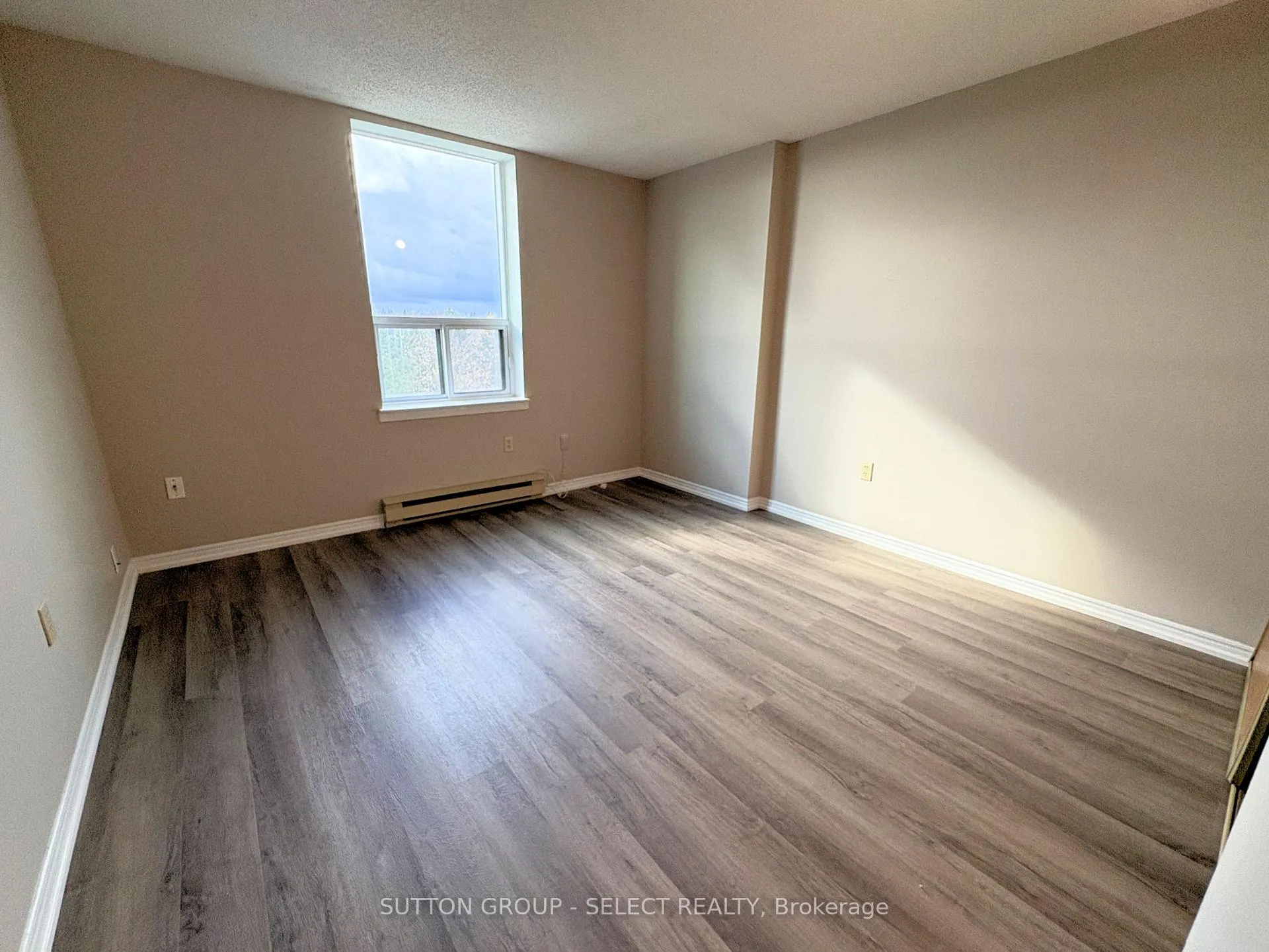 Photo 19 of Unit 409, 35 Green Valley Drive, Kitchener — HOMEH