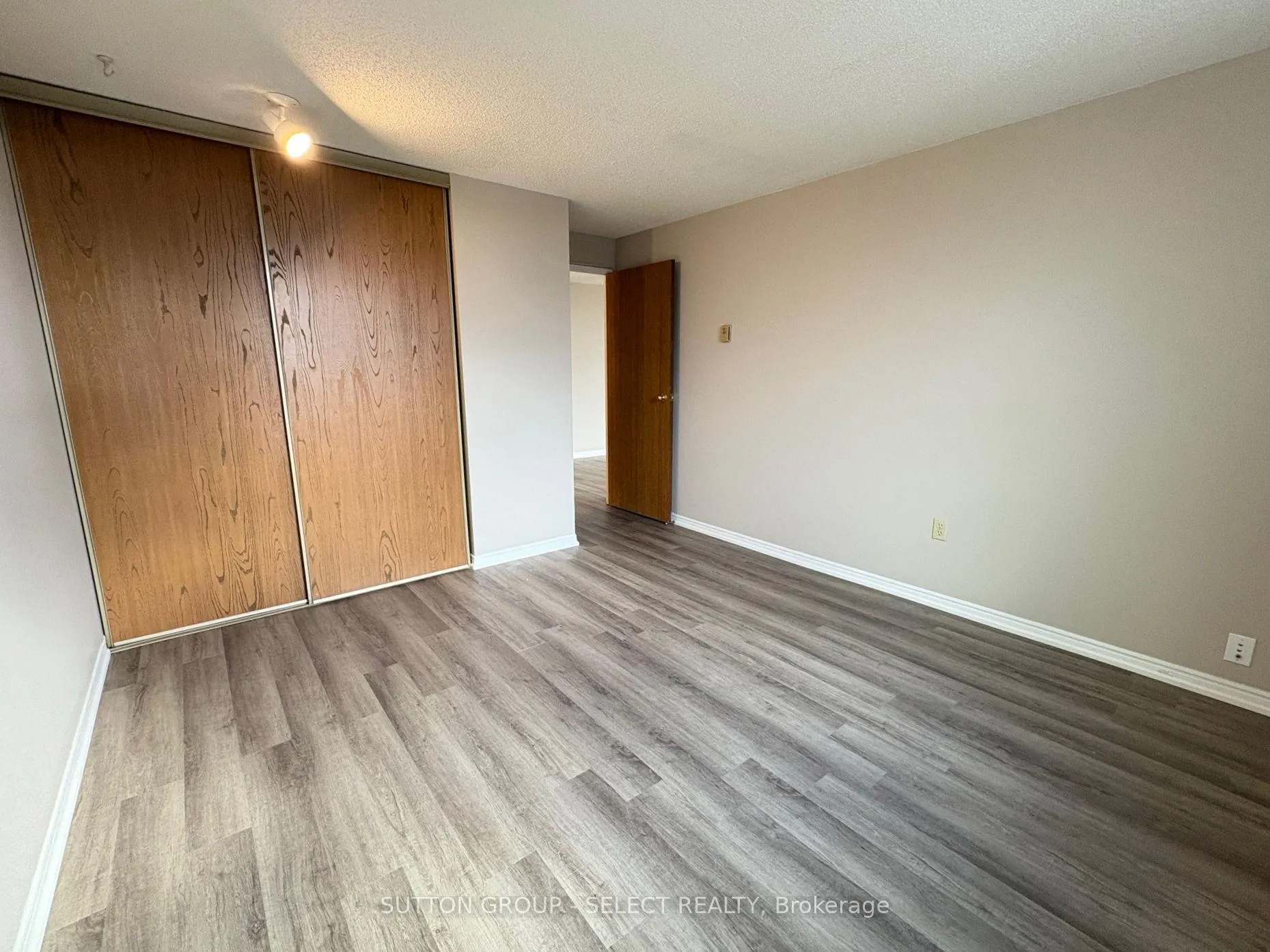 Photo 20 of Unit 409, 35 Green Valley Drive, Kitchener — HOMEH