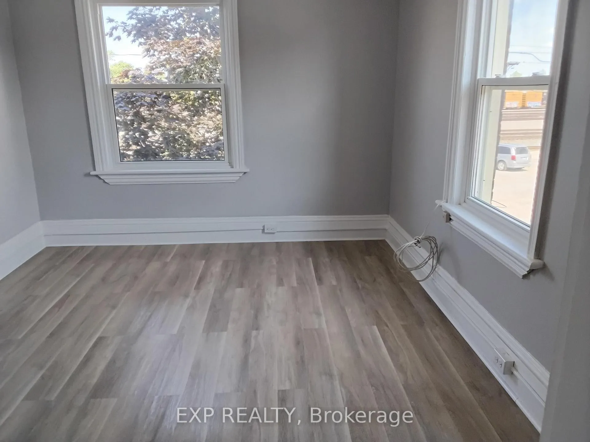Photo 4 of 70 Victoria Avenue, Smiths Falls — HOMEH