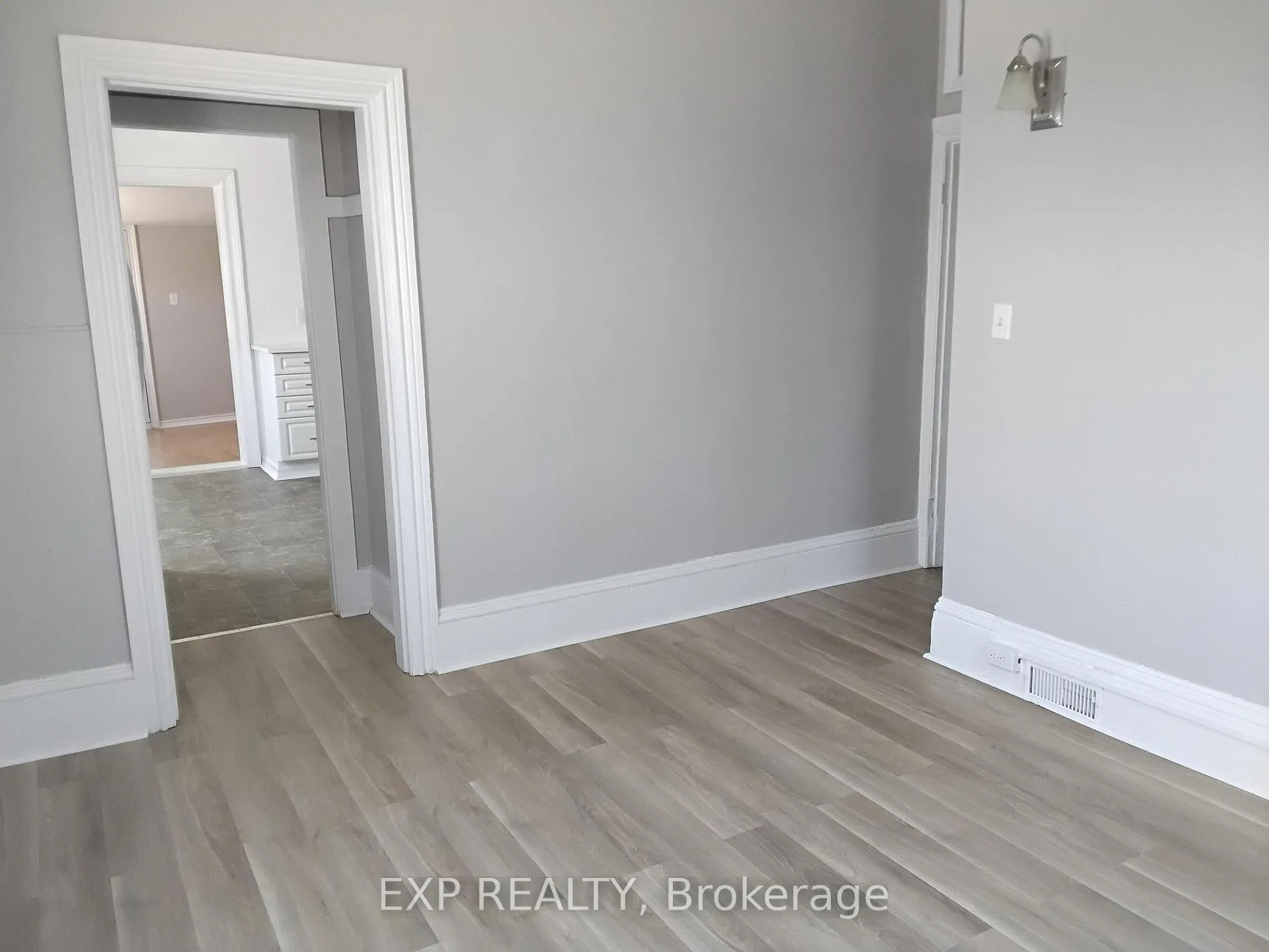 Photo 5 of 70 Victoria Avenue, Smiths Falls — HOMEH