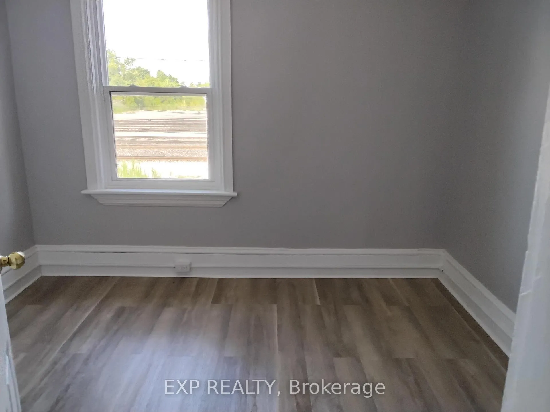 Photo 7 of 70 Victoria Avenue, Smiths Falls — HOMEH
