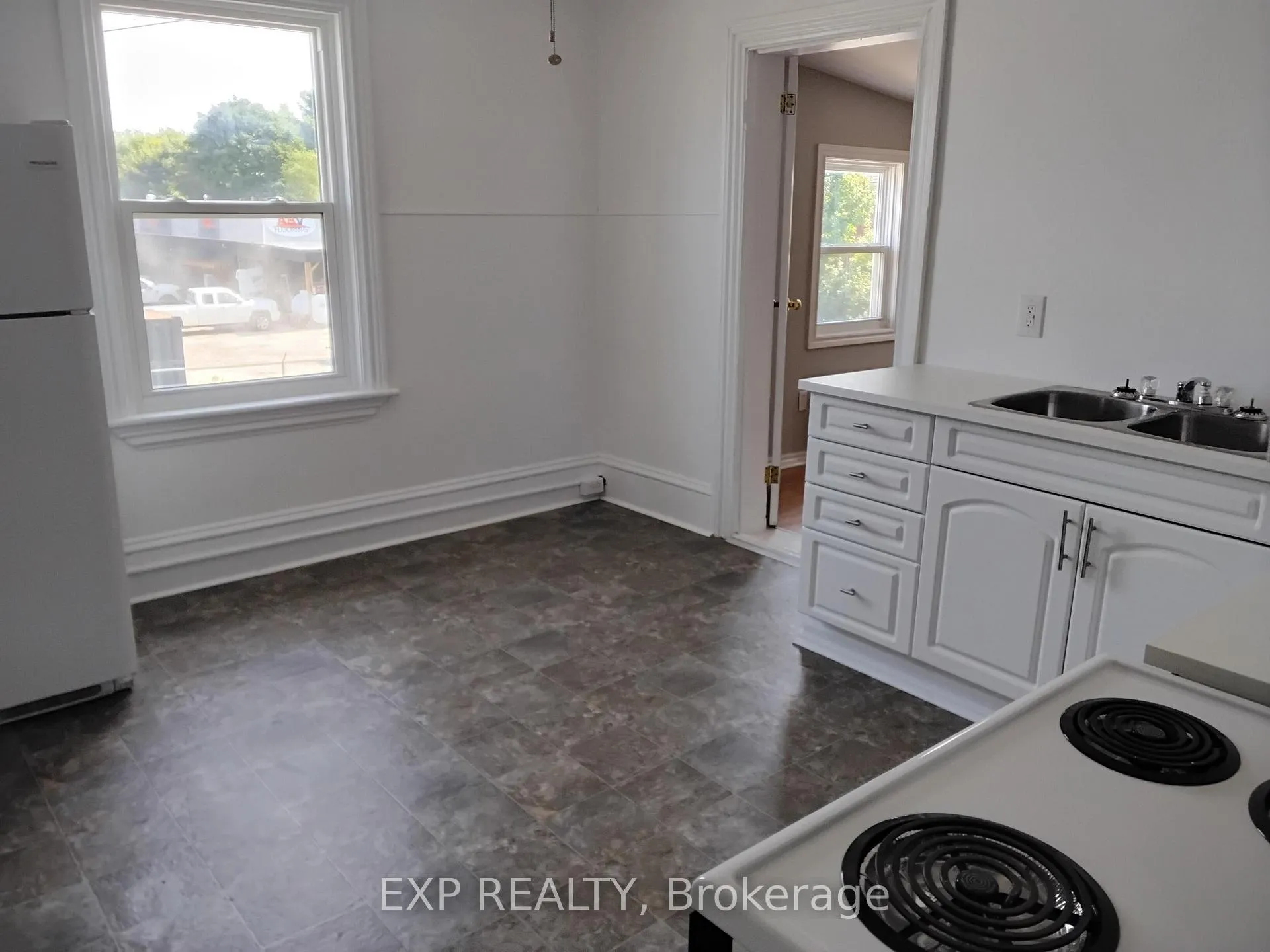 Photo 12 of 70 Victoria Avenue, Smiths Falls — HOMEH