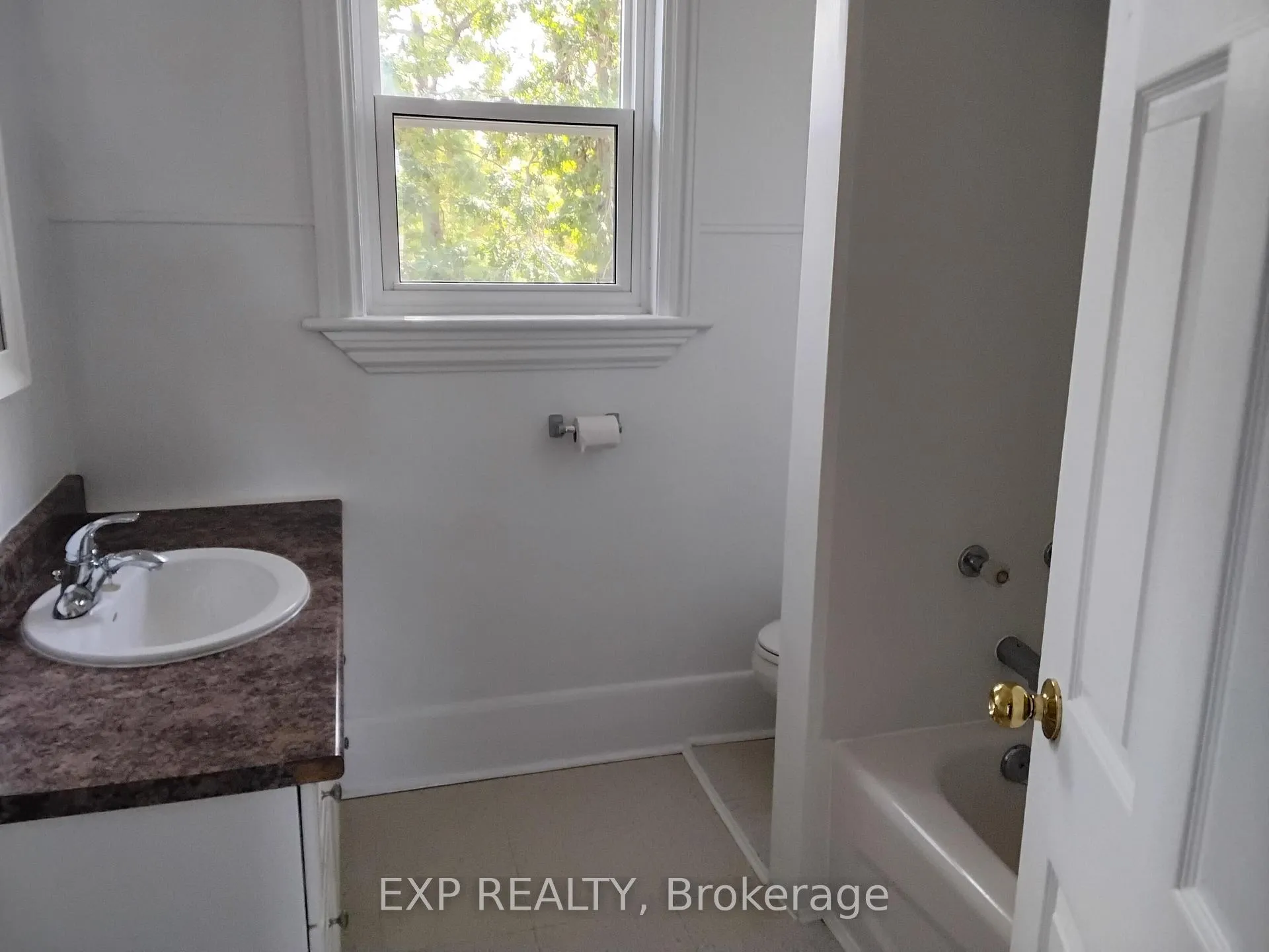 Photo 13 of 70 Victoria Avenue, Smiths Falls — HOMEH