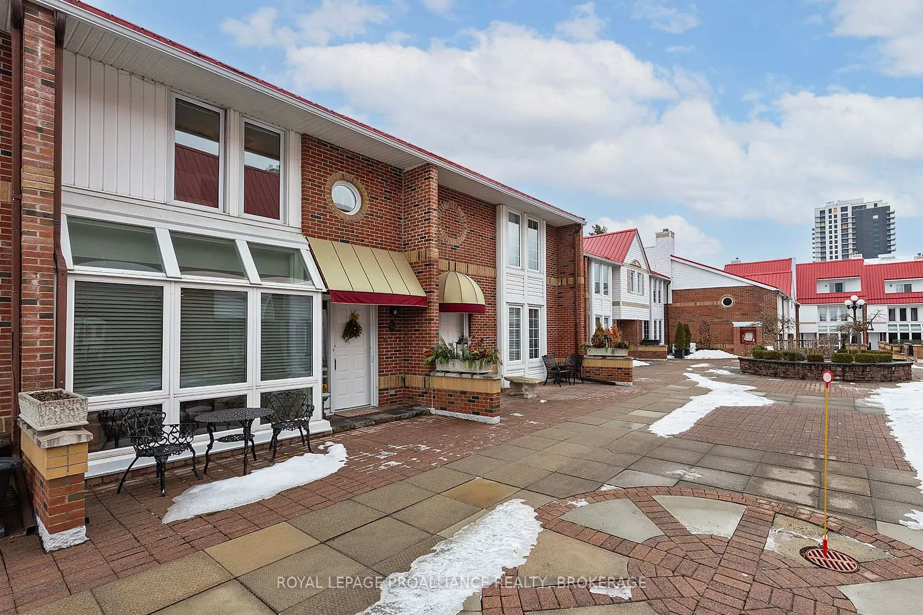 Photo 2 of Unit 29, 1 Place D'armes, Kingston, East of Sir John A. Blvd — HOMEH