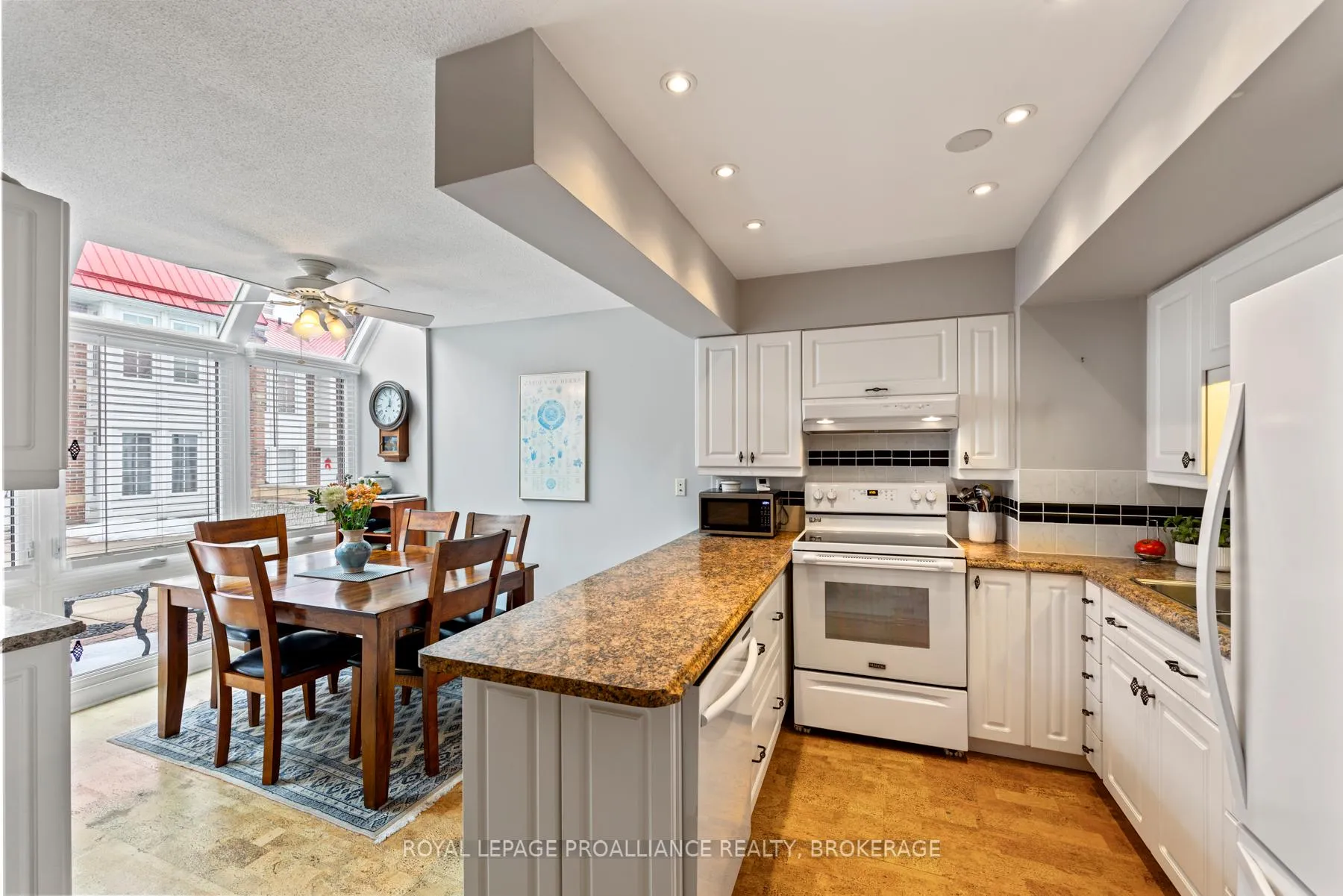 Photo 5 of Unit 29, 1 Place D'armes, Kingston, East of Sir John A. Blvd — HOMEH